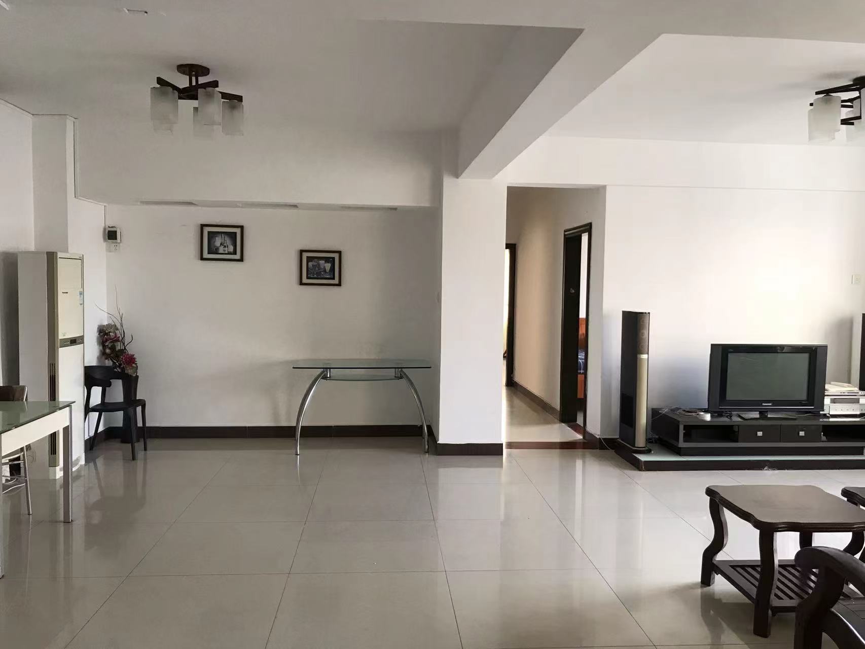 滨江花园(青年路) 3室2厅2卫 2500.0元/月 滨江花园(青年路) 3室2厅2卫 2500.0元/月室内图