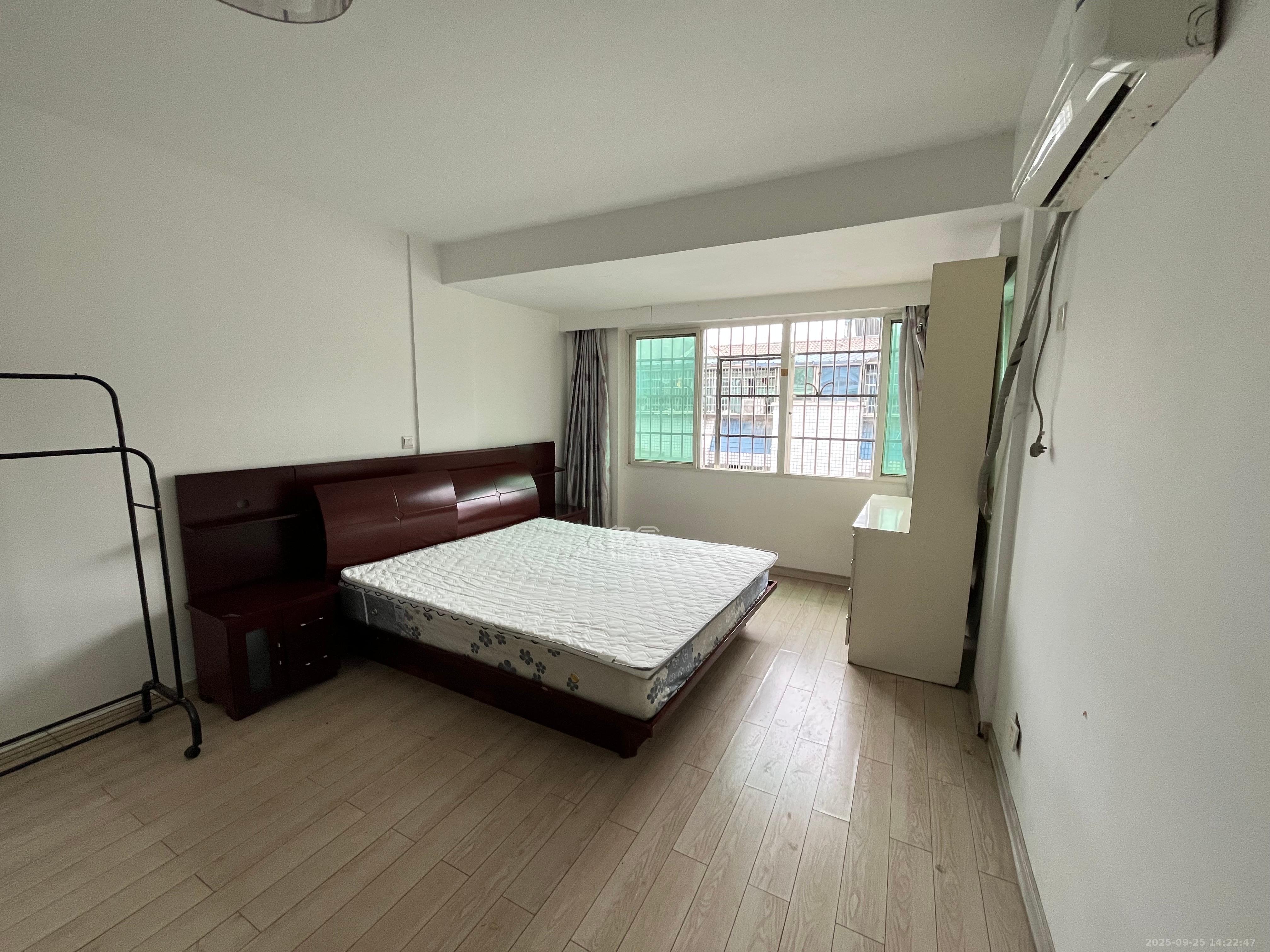 五一新村安置小区（永定社区、永兴社区、永祥社区）  3室2厅2卫    2200.0元/月室内图