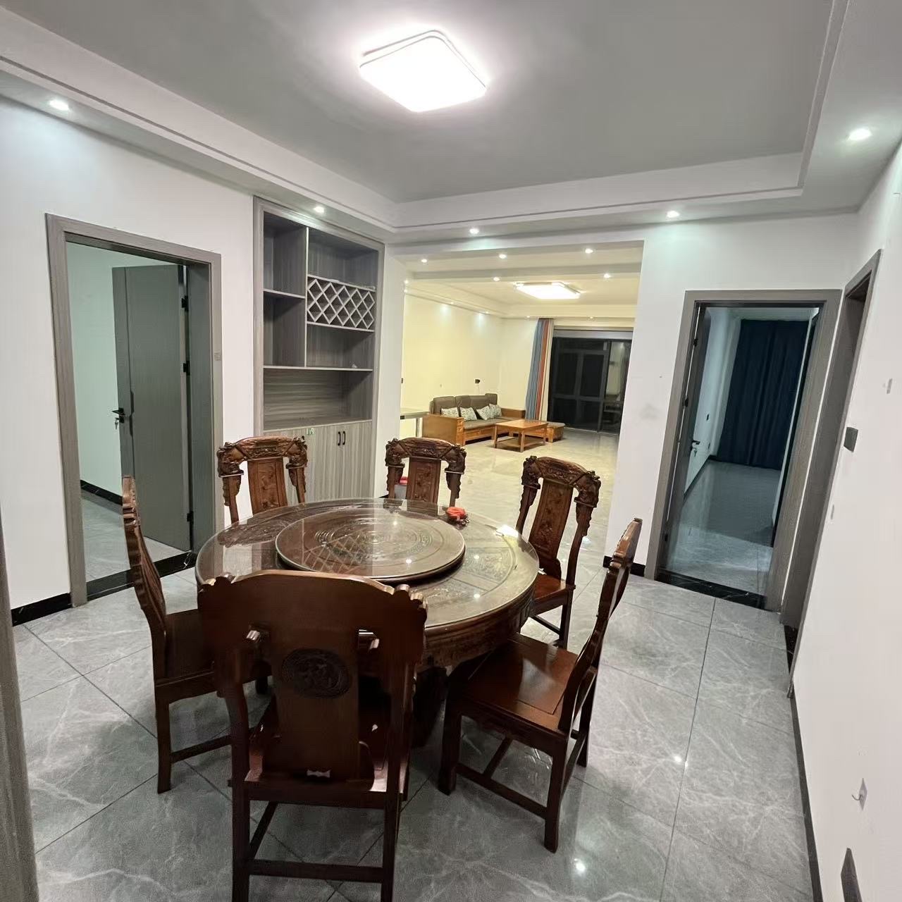 龙凤花园 3室2厅2卫 1680.0元/月 龙凤花园 3室2厅2卫 1680.0元/月室内图