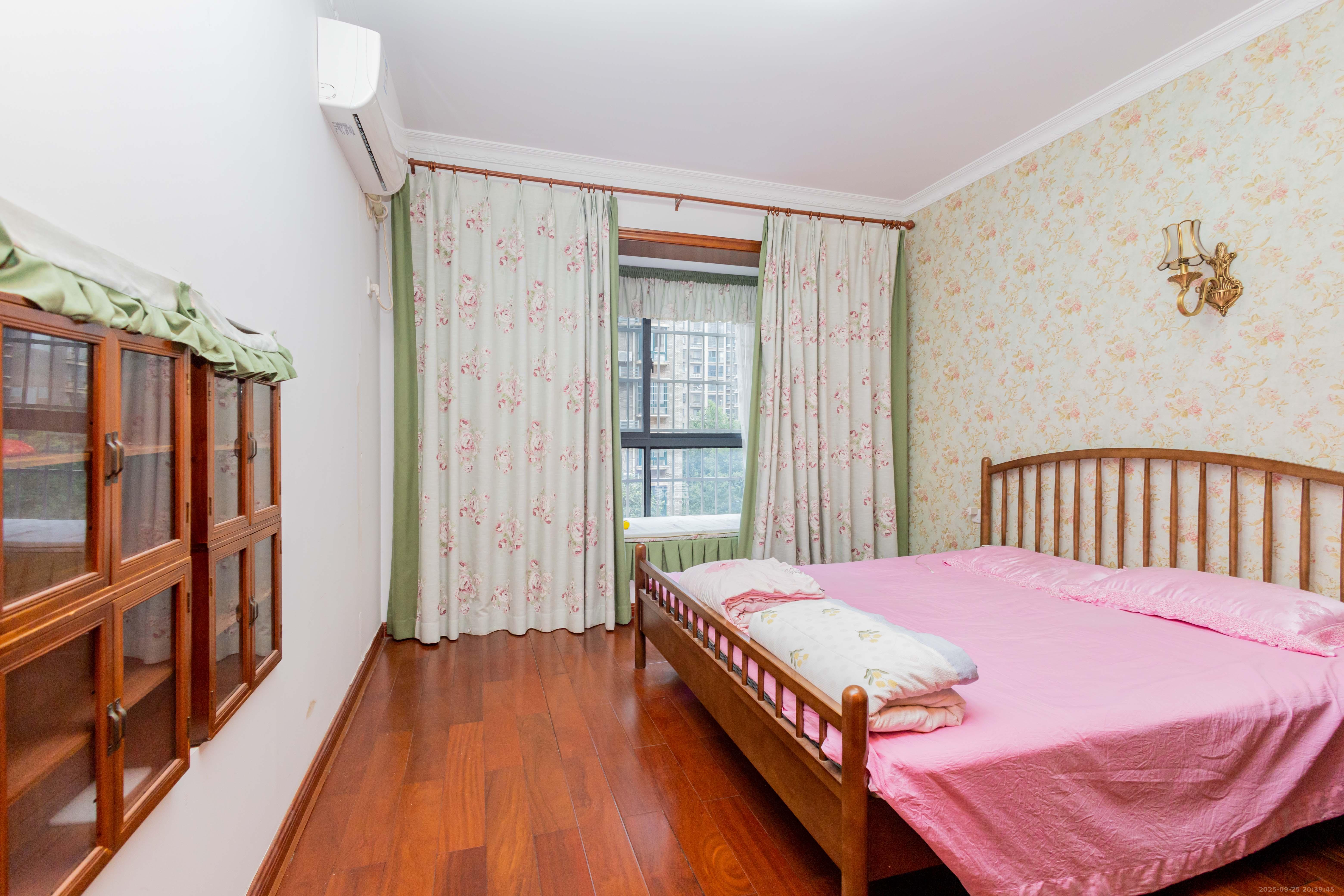 博雅湘水湾  3室2厅2卫    65.8万卧室