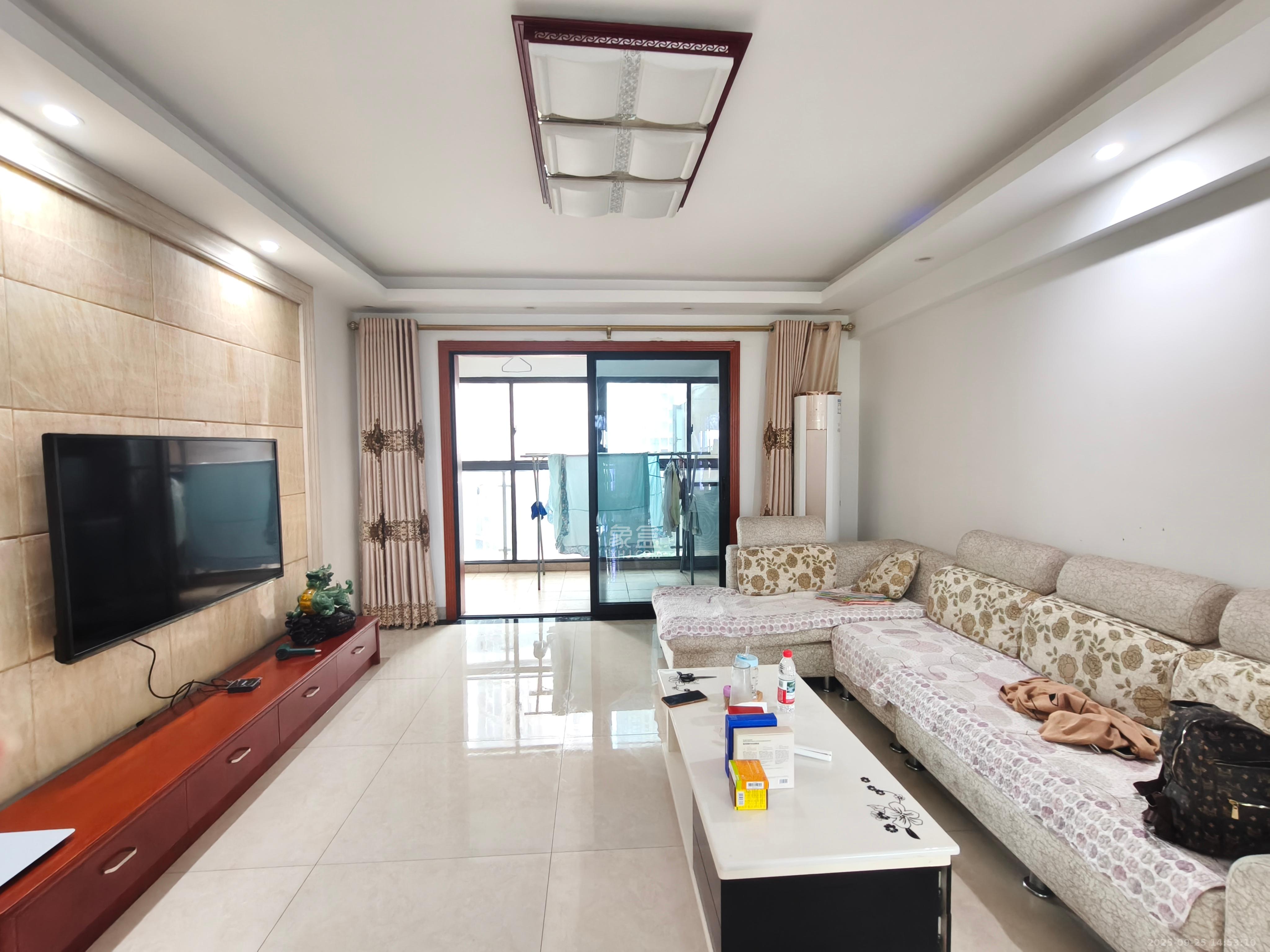 达美D6区 4室2厅2卫 4500.0元/月 达美D6区 4室2厅2卫 4500.0元/月室内图