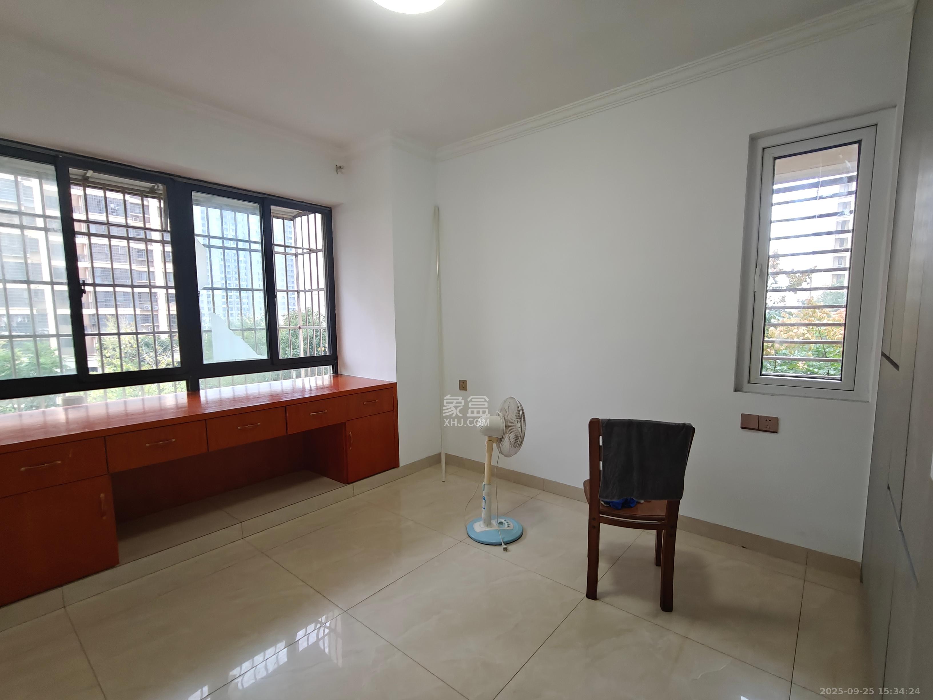 和康园小区 3室2厅1卫 2300.0元/月 和康园小区 3室2厅1卫 2300.0元/月室内图