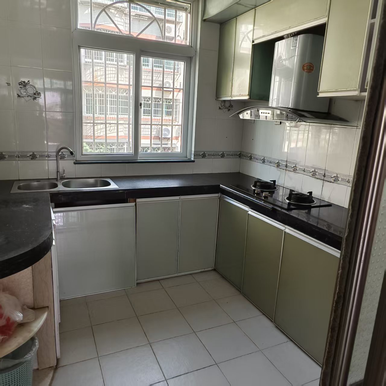 南航部队宿舍(南航小区) 3室2厅1卫 2400.0元/月 南航部队宿舍(南航小区) 3室2厅1卫 2400.0元/月室内图