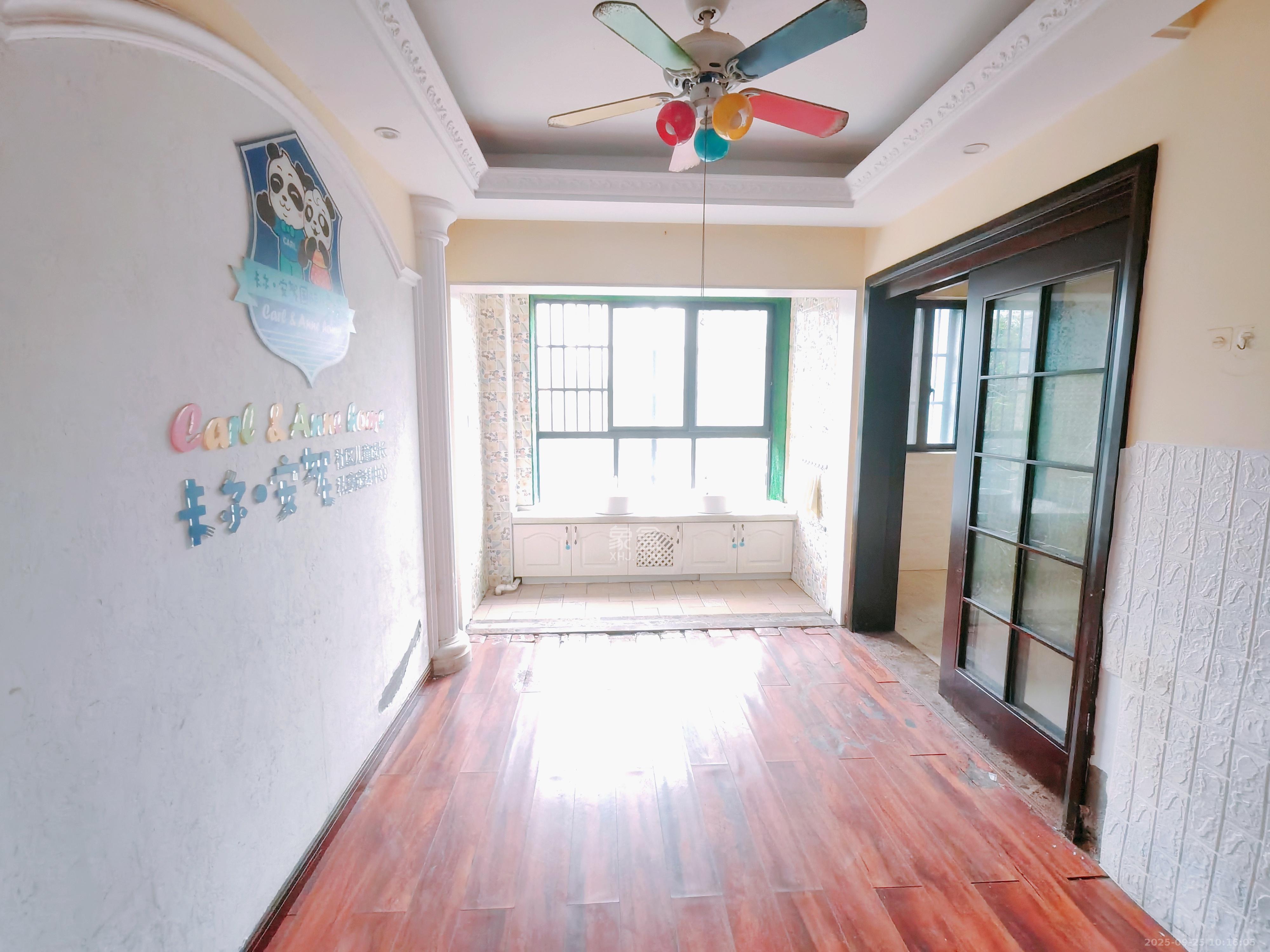 绿地中央广场  4室2厅1卫    5000.0元/月 绿地中央广场  4室2厅1卫    5000.0元/月室内图