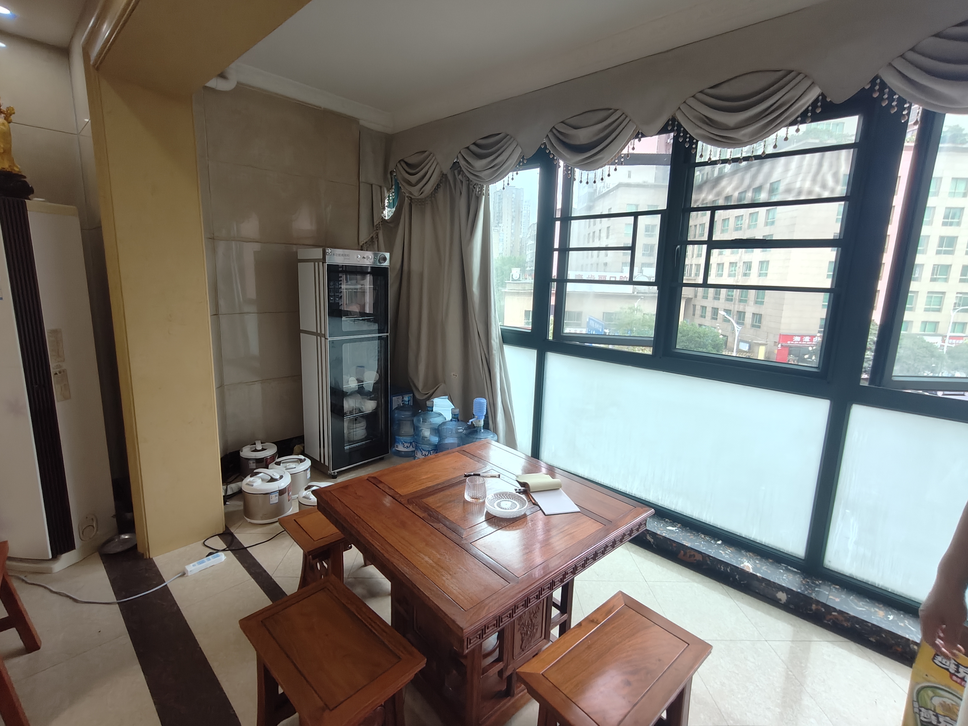 俊景花园 4室2厅2卫 85.0万 俊景花园 4室2厅2卫 85.0万客厅