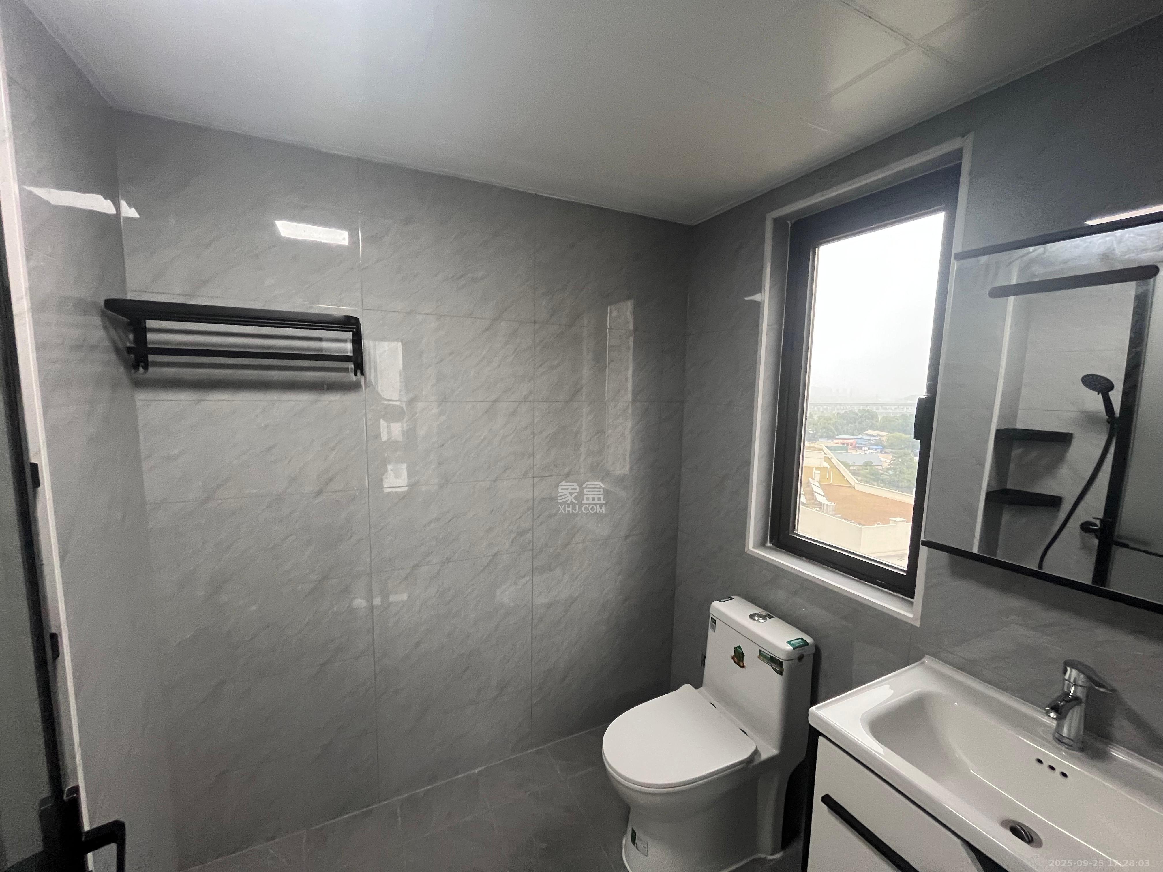 远洋红星天铂一期 4室2厅2卫 2900.0元/月 远洋红星天铂一期 4室2厅2卫 2900.0元/月室内图