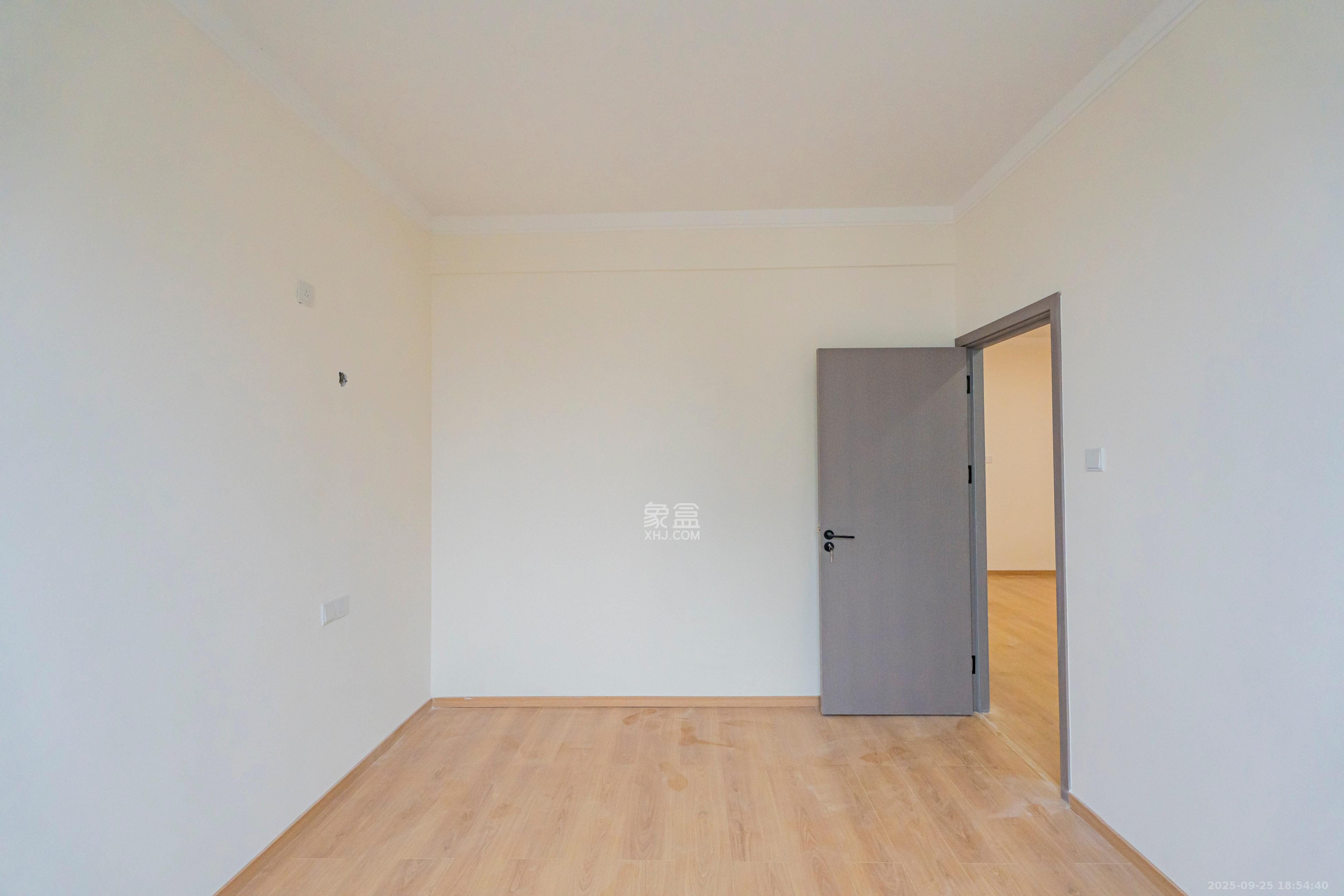 建鸿达现代城 2室2厅1卫 80.0万 建鸿达现代城 2室2厅1卫 80.0万卧室