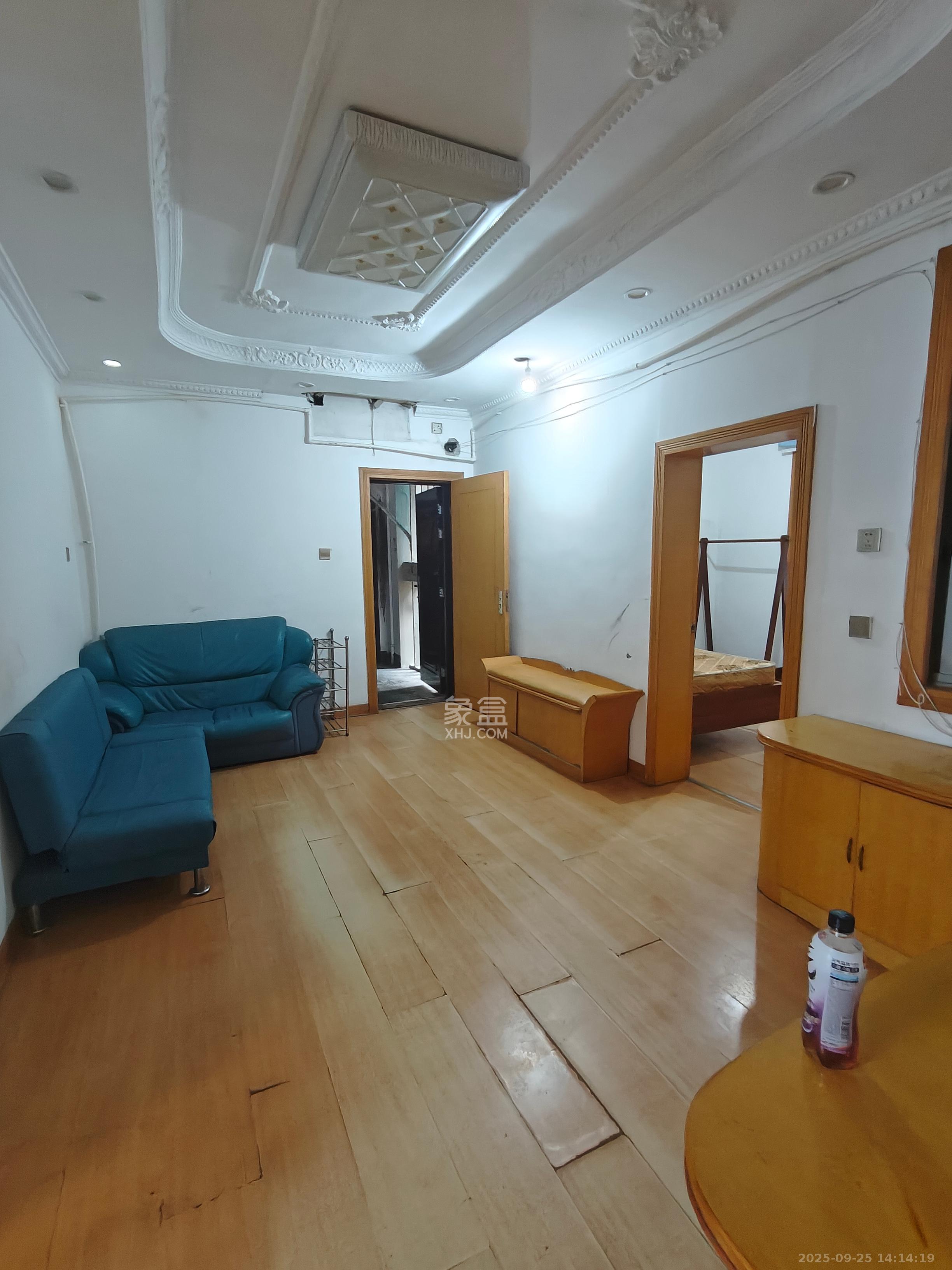 物资厅宿舍(五一大道) 3室1厅1卫 2500.0元/月 物资厅宿舍(五一大道) 3室1厅1卫 2500.0元/月室内图