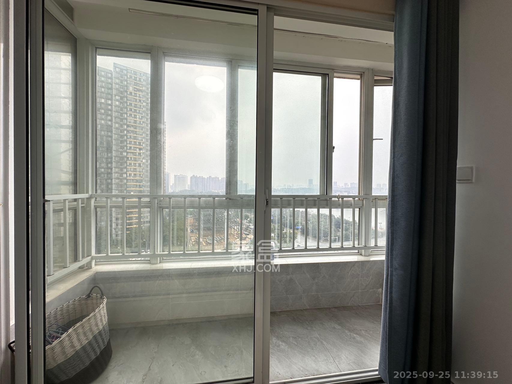 先锋东外滩  1室1厅1卫    2200.0元/月室内图