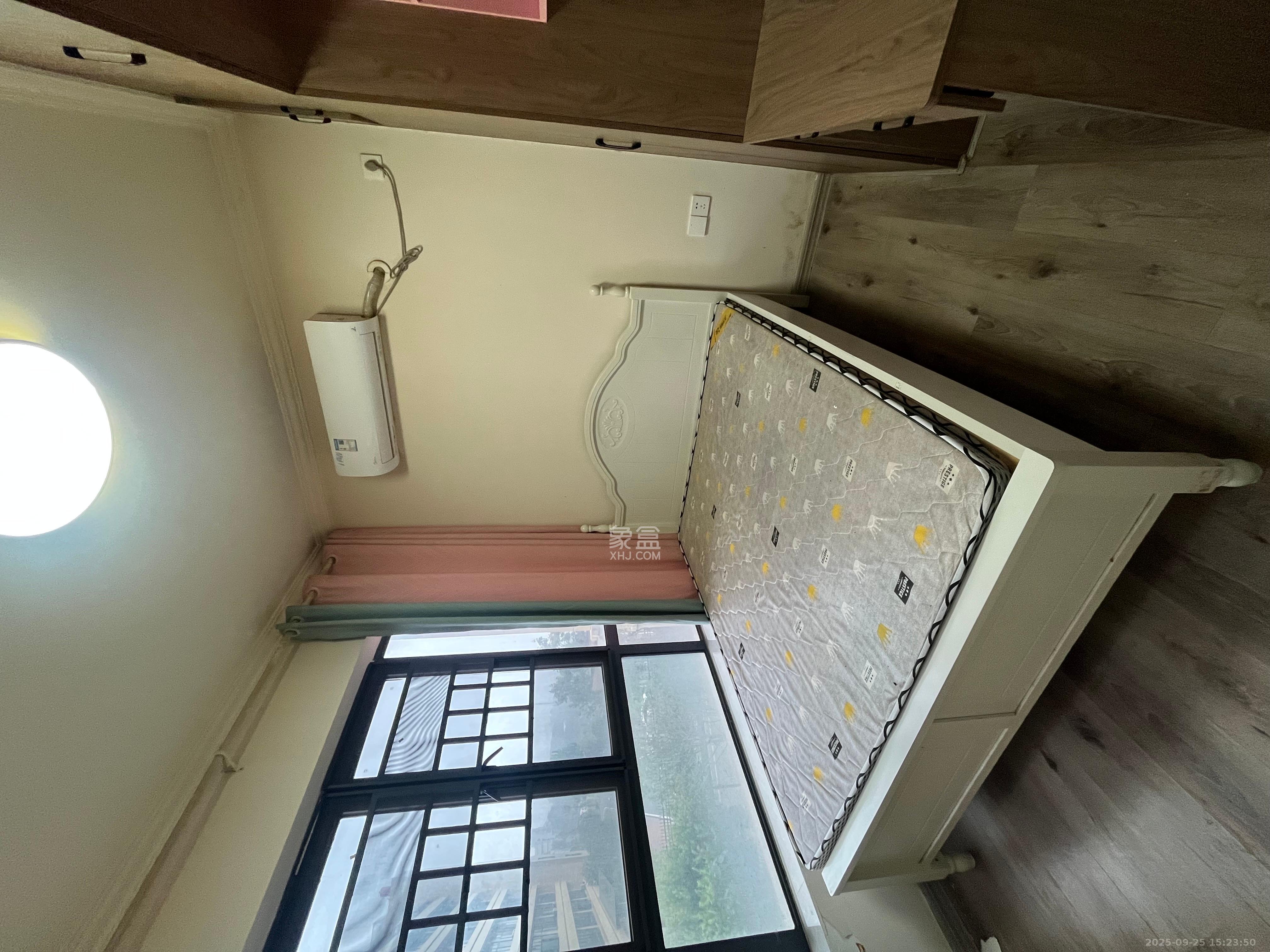 荣盛岳麓峰景  3室2厅2卫   1900.00元/月室内图