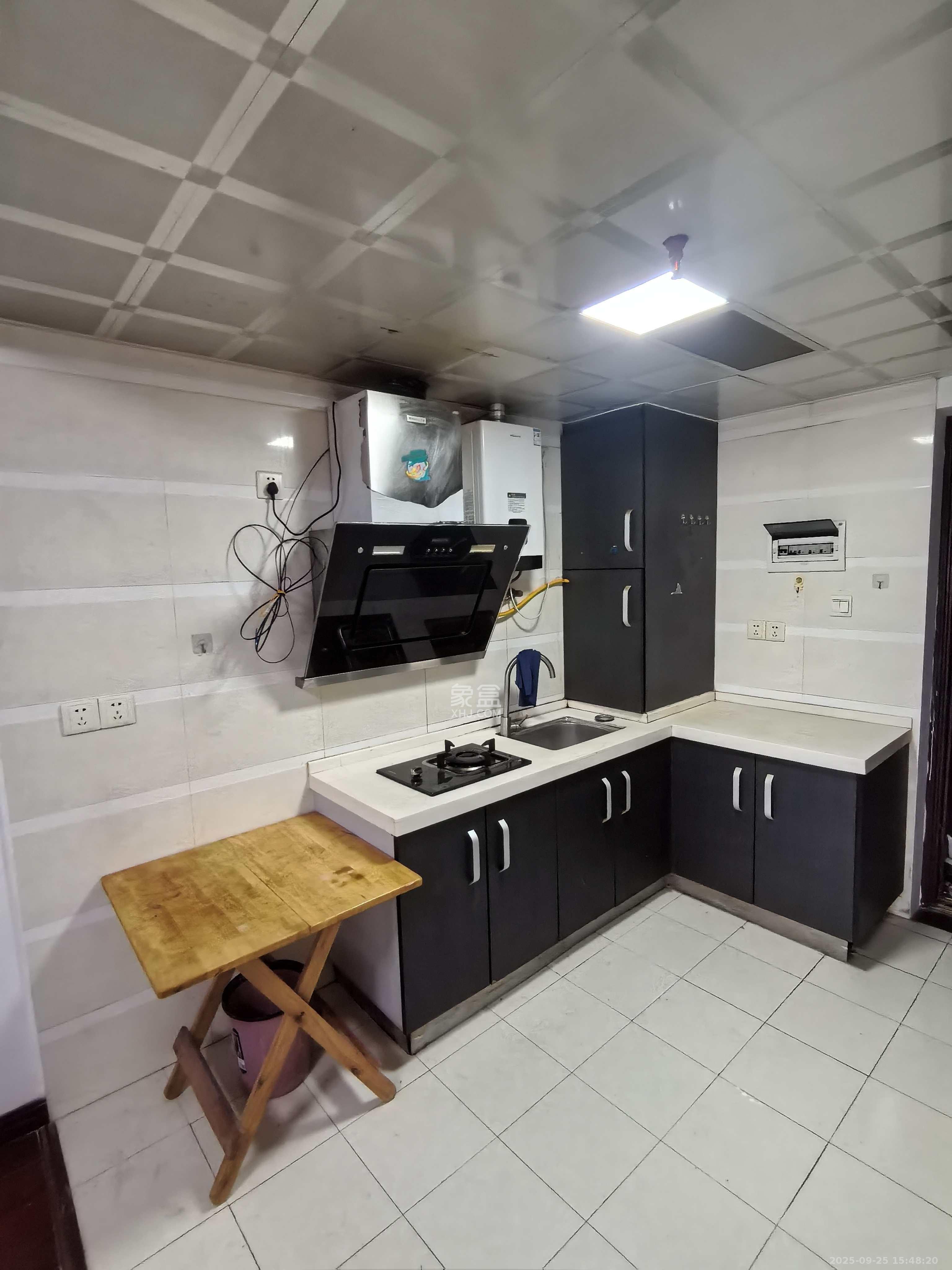 麓枫和苑 1室1厅1卫 1800.0元/月 麓枫和苑 1室1厅1卫 1800.0元/月室内图