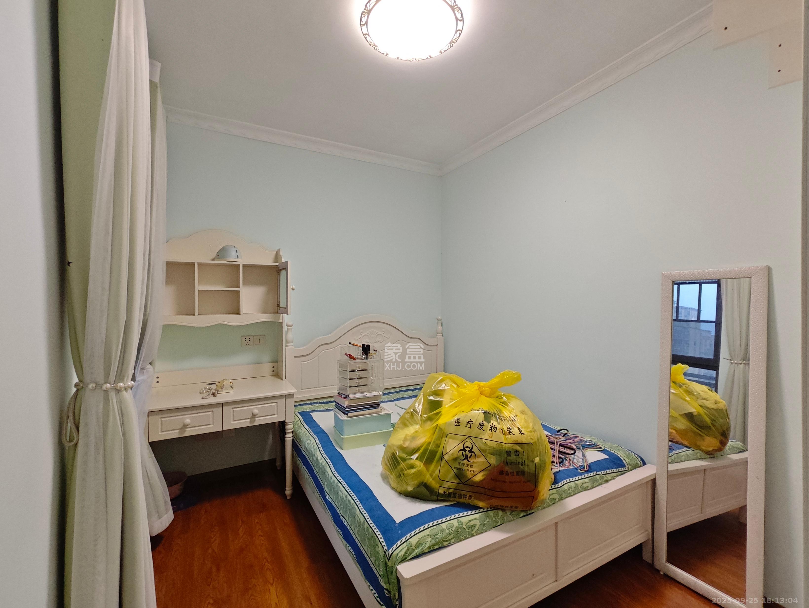 南山十里天池 3室2厅1卫 2100.0元/月 南山十里天池 3室2厅1卫 2100.0元/月室内图