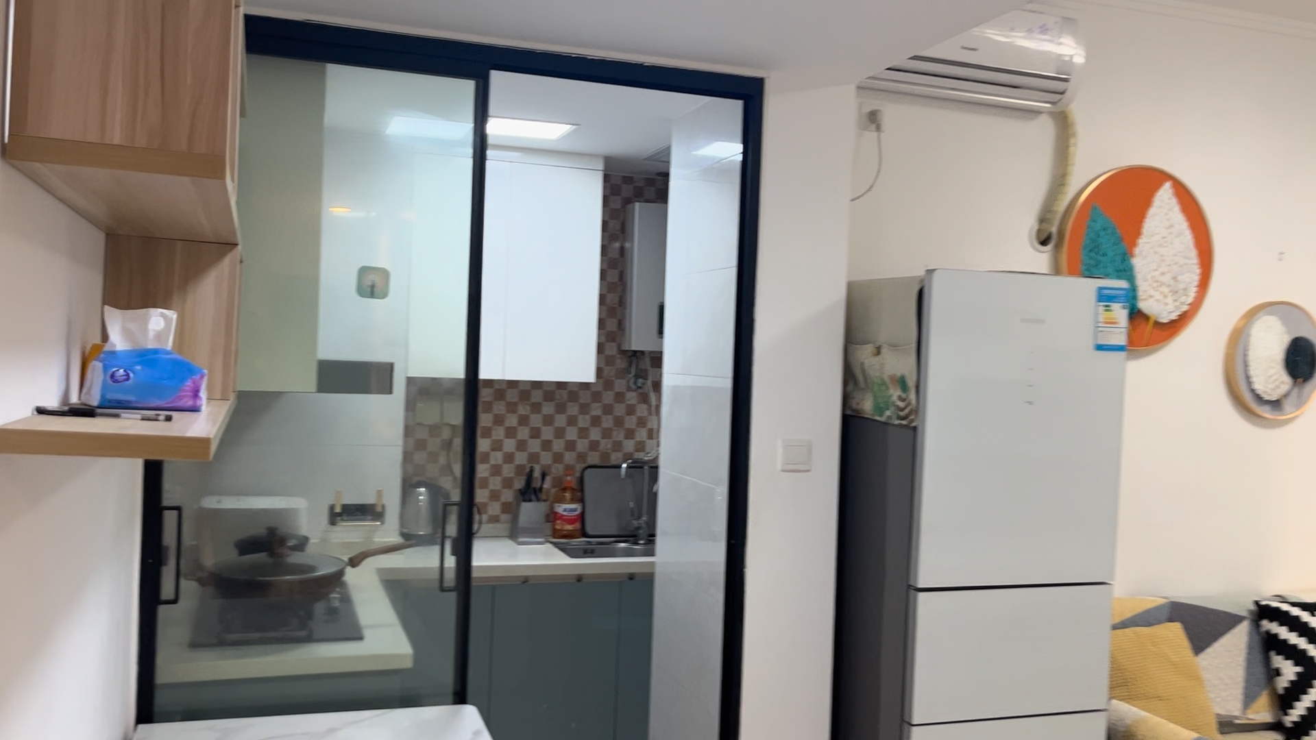 龙昆悦城 2室2厅1卫 2800.0元/月 龙昆悦城 2室2厅1卫 2800.0元/月室内图