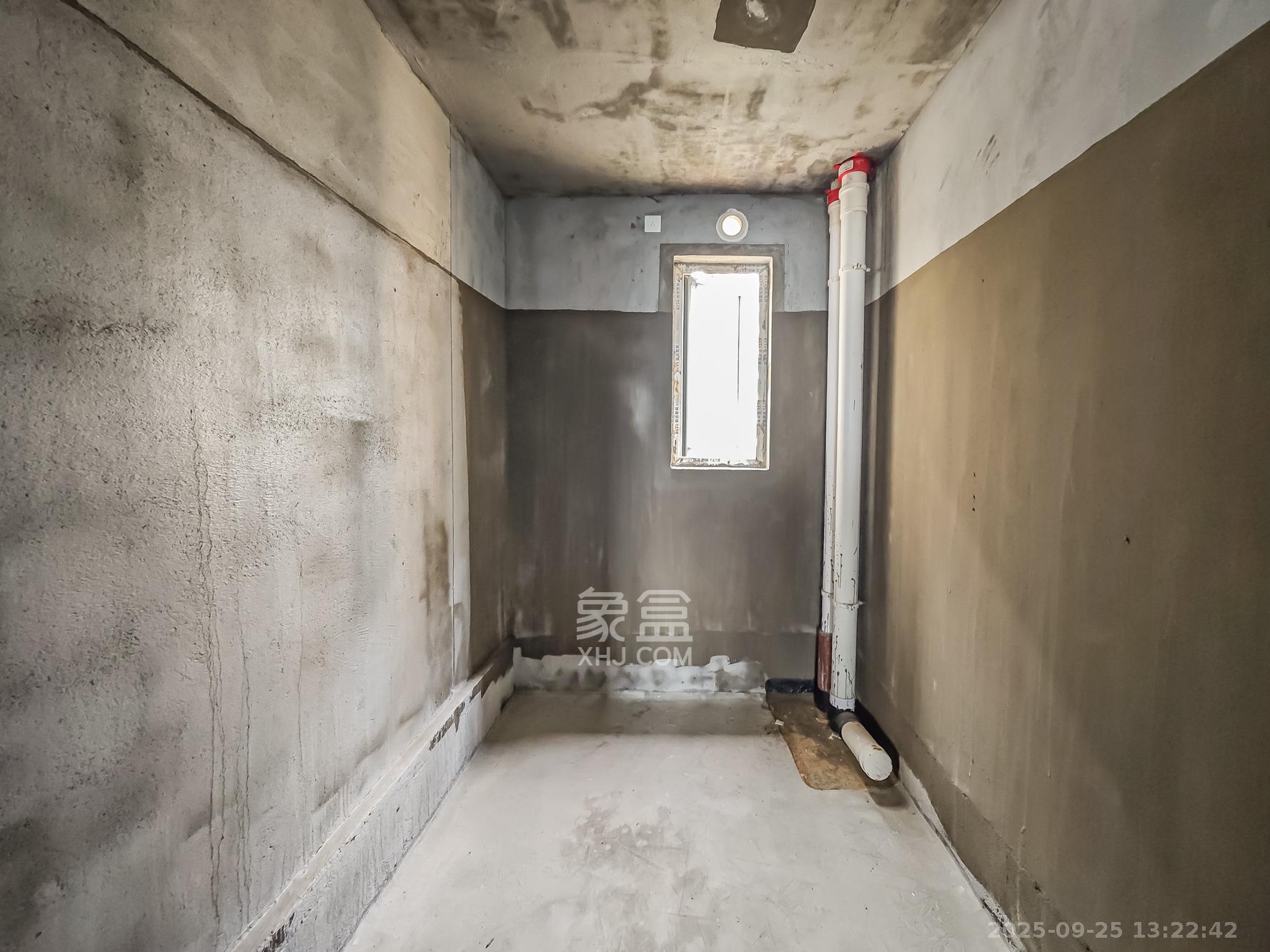 钱隆世家  4室2厅2卫    125.0万卫生间