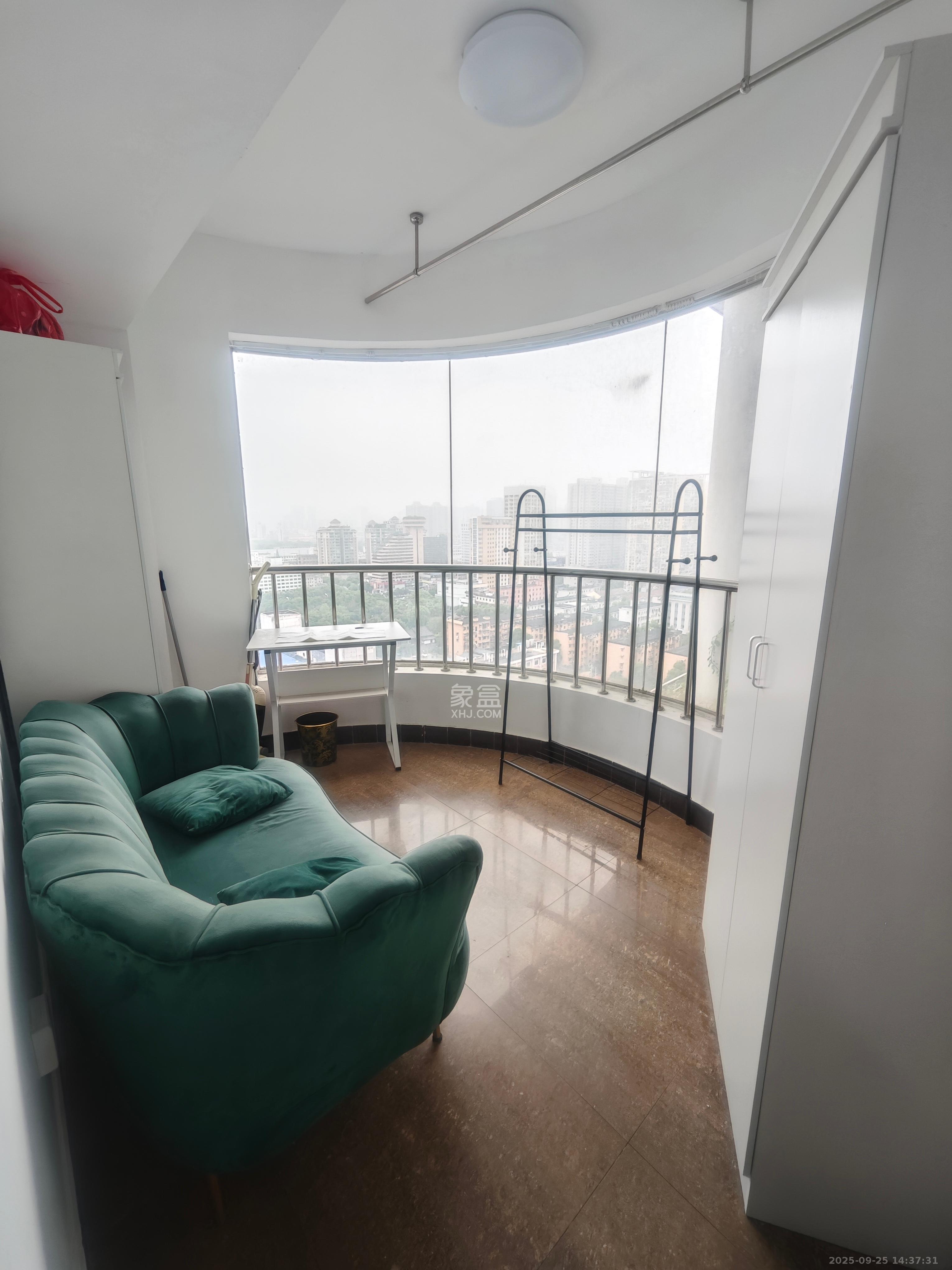 锦华时代 1室0厅0卫 2200.00元/月 锦华时代 1室0厅0卫 2200.00元/月室内图