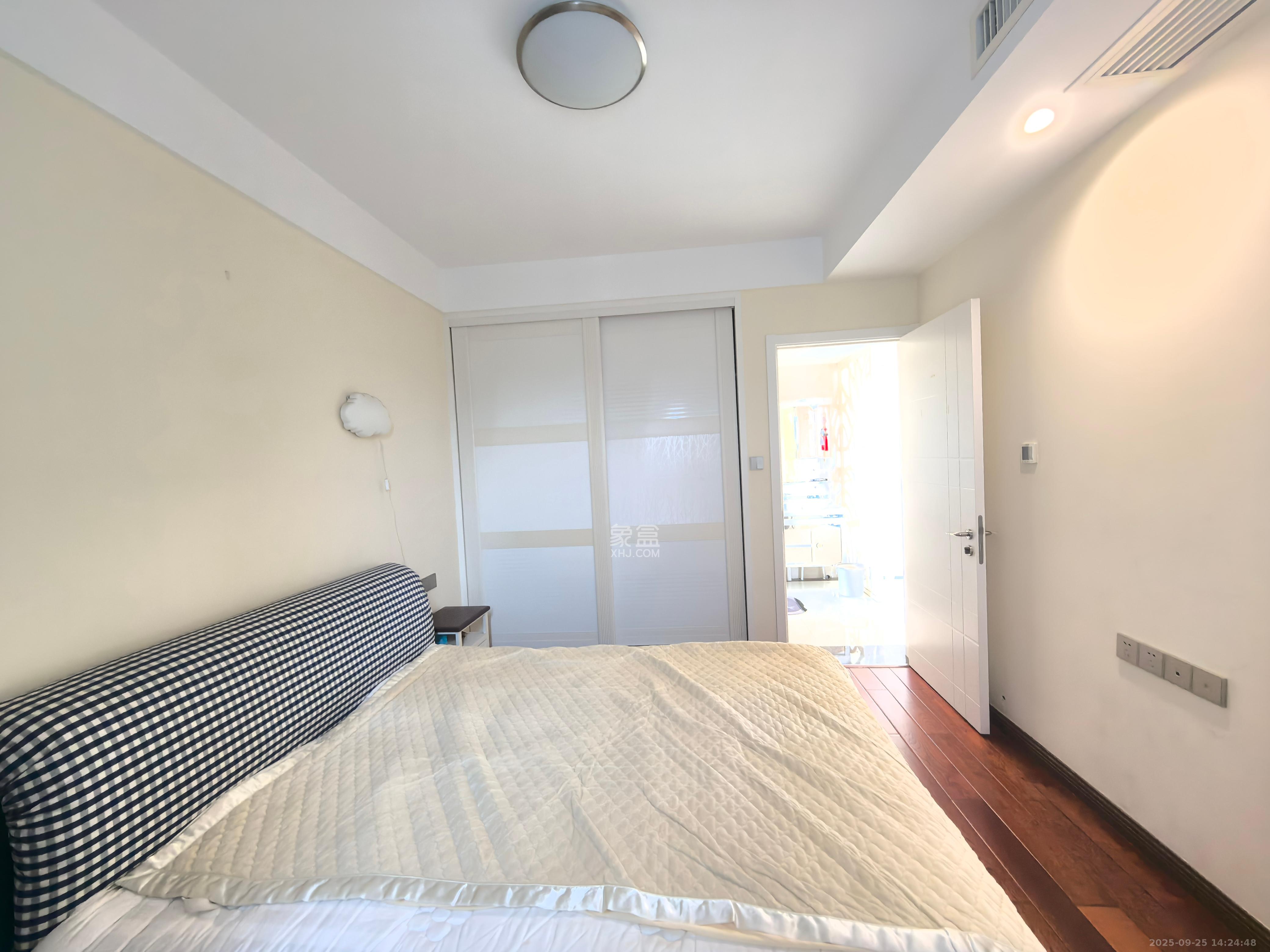 湖韵佳苑 3室2厅1卫 3500.0元/月 湖韵佳苑 3室2厅1卫 3500.0元/月室内图