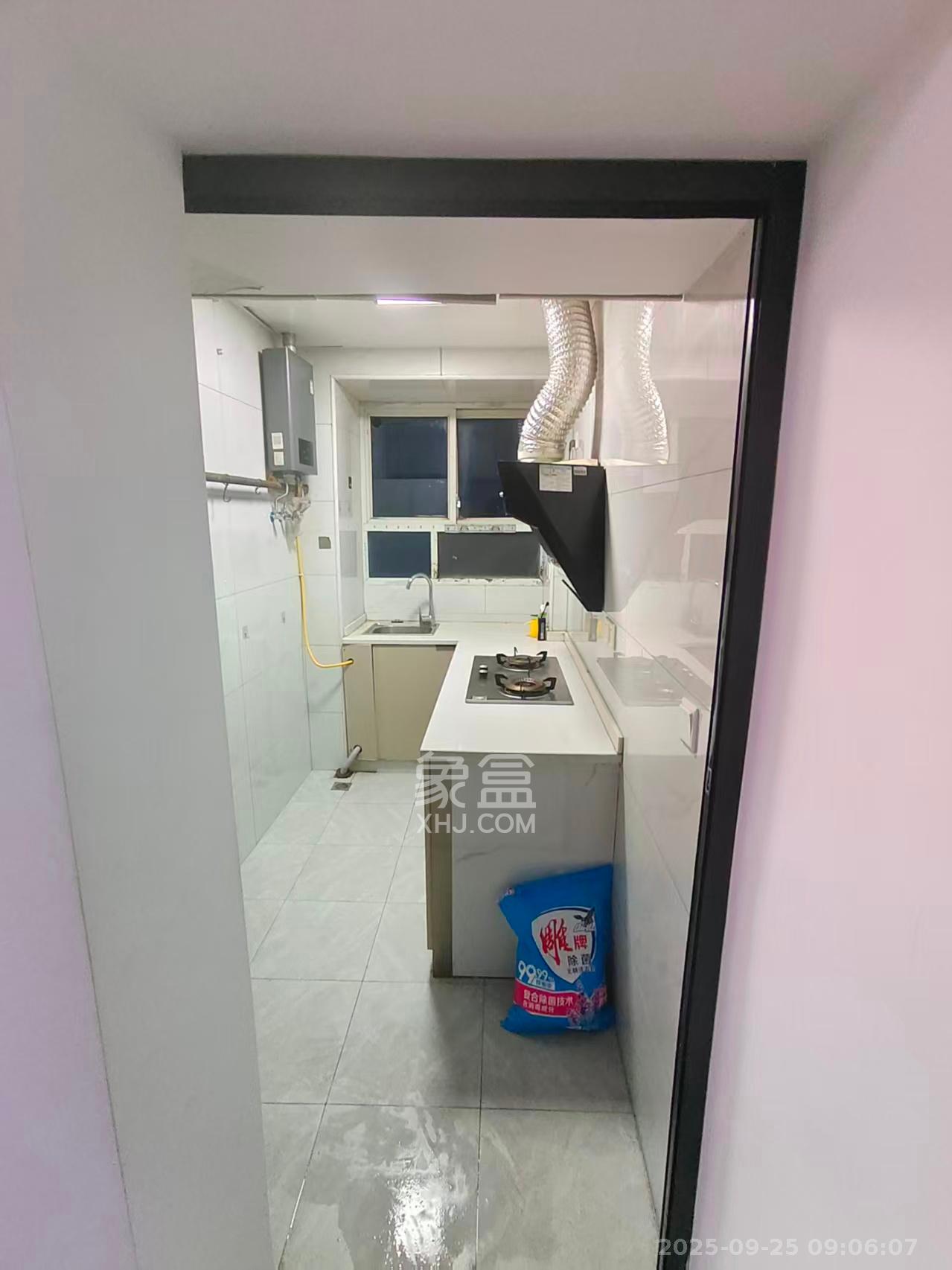 桐荫里社区 3室2厅1卫 2400.0元/月 桐荫里社区 3室2厅1卫 2400.0元/月室内图