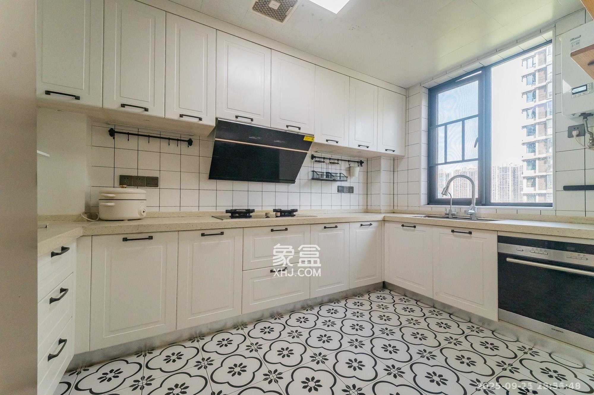 恒基凯旋门三期  4室2厅2卫    4000.0元/月室内图