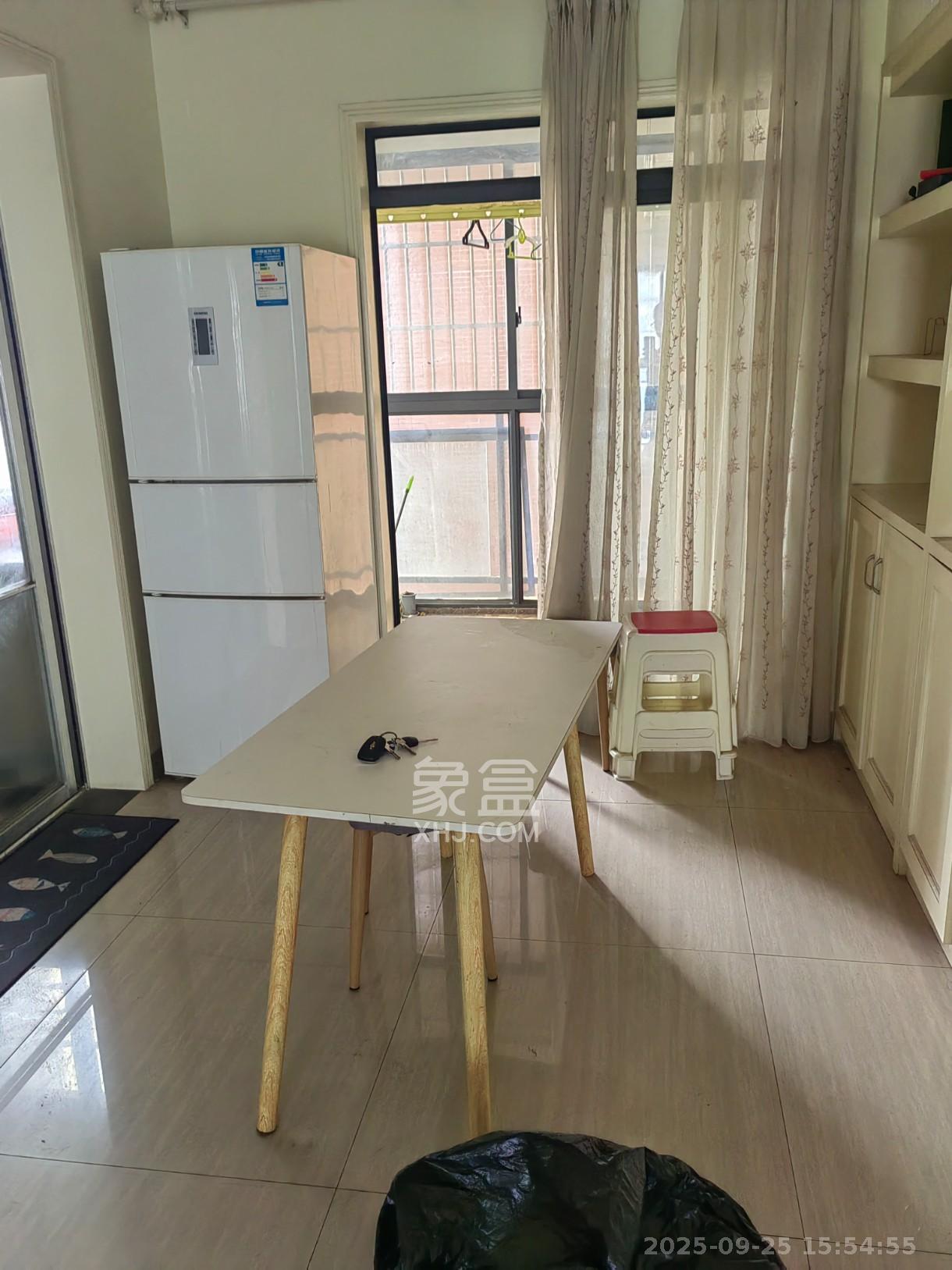 盛地尊域 4室2厅2卫 2000.0元/月 盛地尊域 4室2厅2卫 2000.0元/月室内图