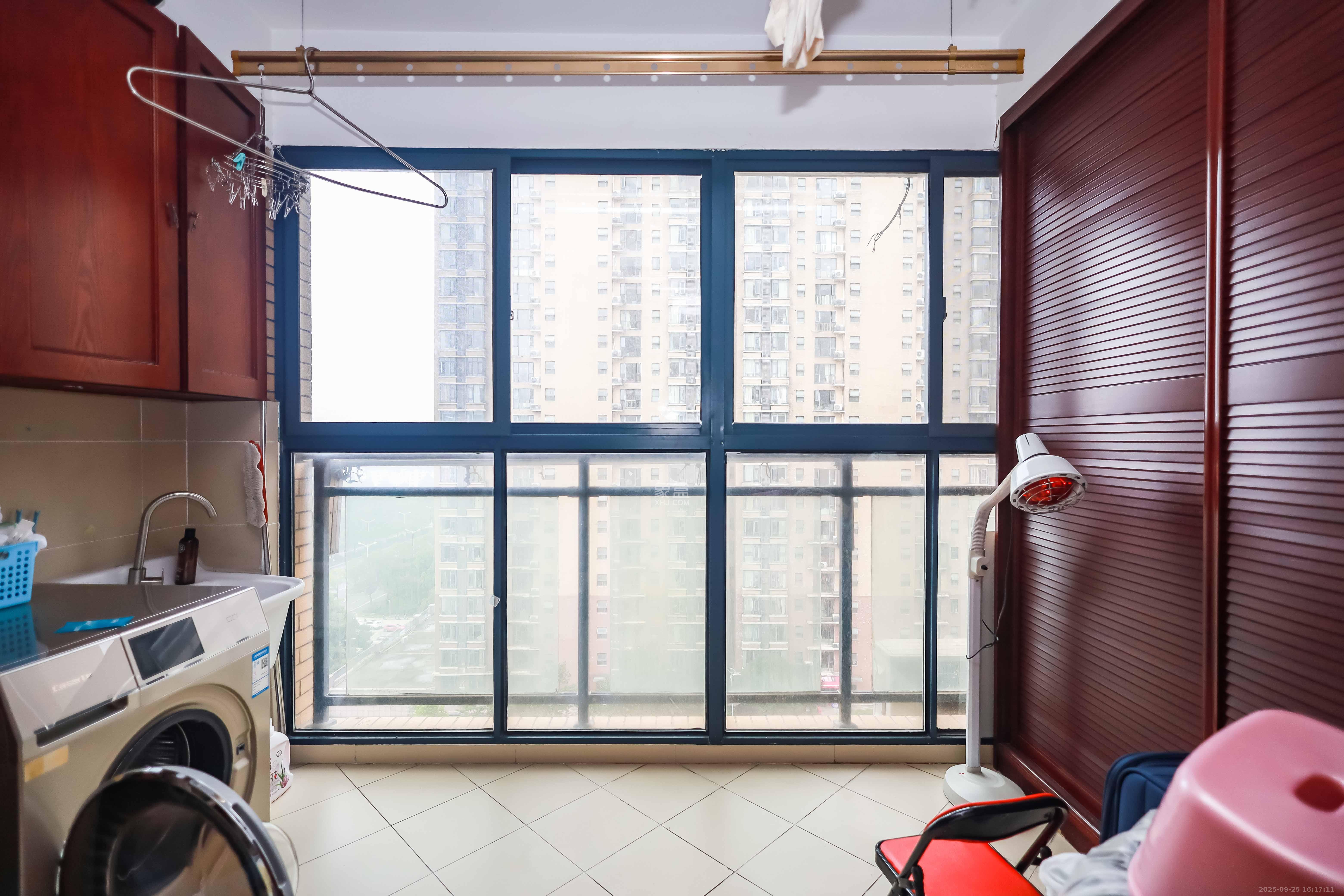 北京御园一二期（国泰嘉园）  4室2厅2卫    162.0万阳台