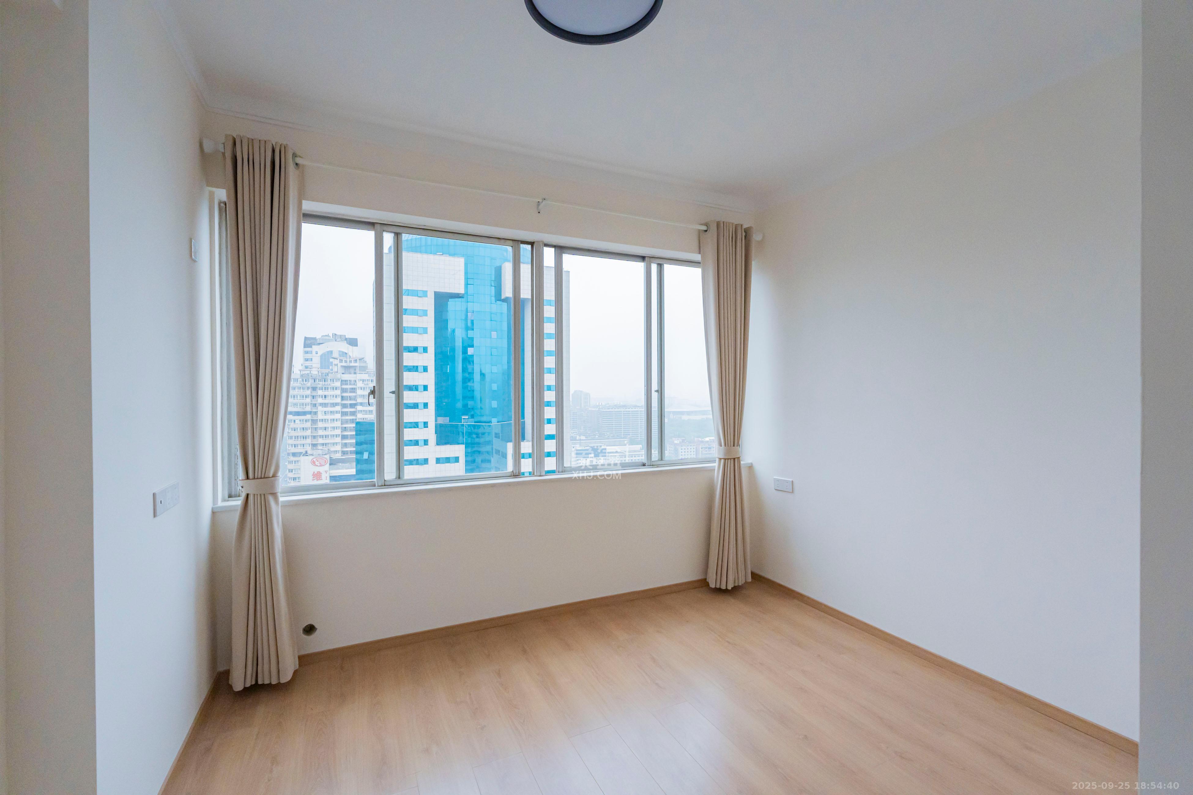 建鸿达现代城 2室2厅1卫 80.0万 建鸿达现代城 2室2厅1卫 80.0万卧室