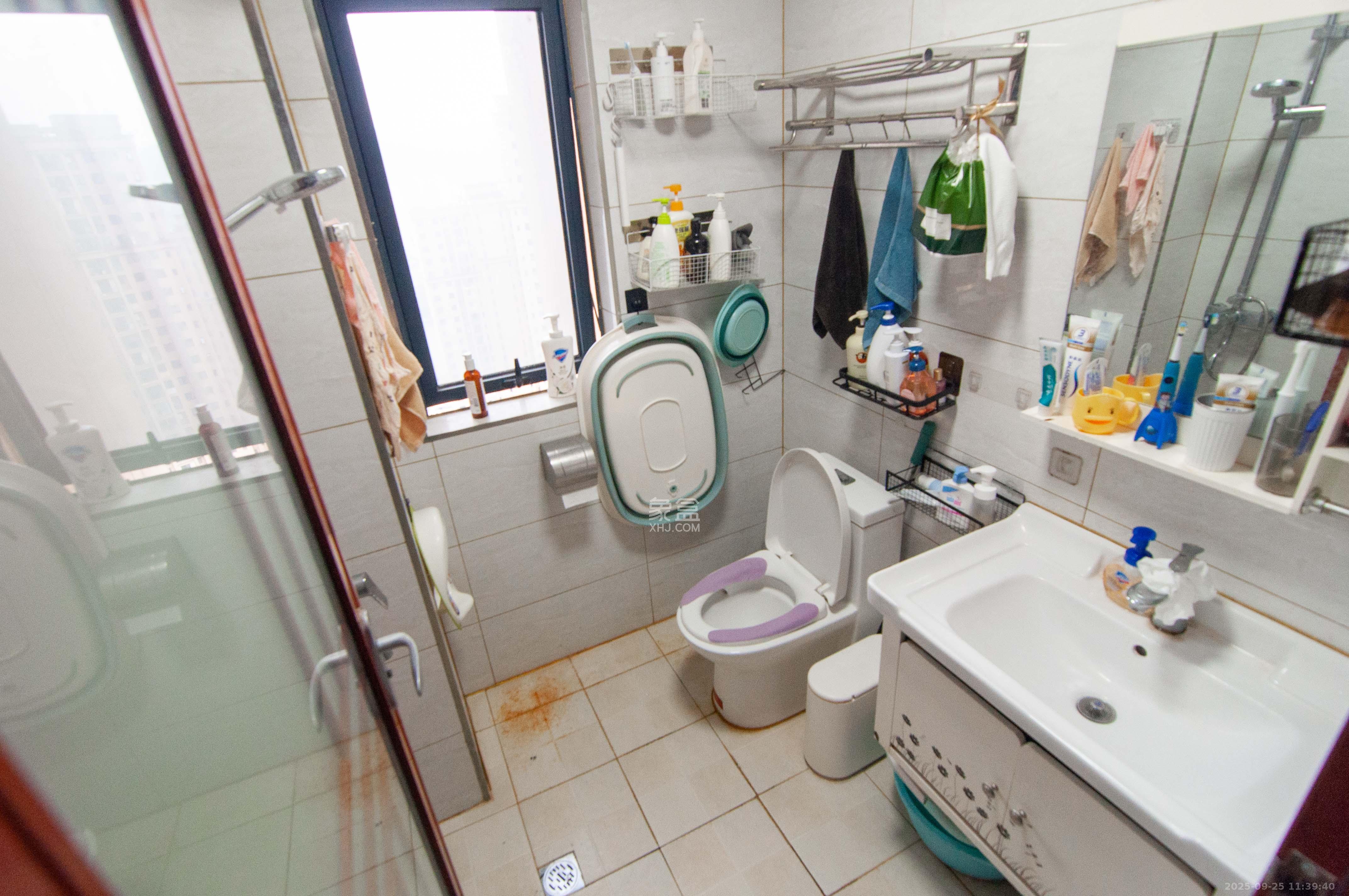 中建梅溪湖中心  3室2厅2卫    128.0万卫生间