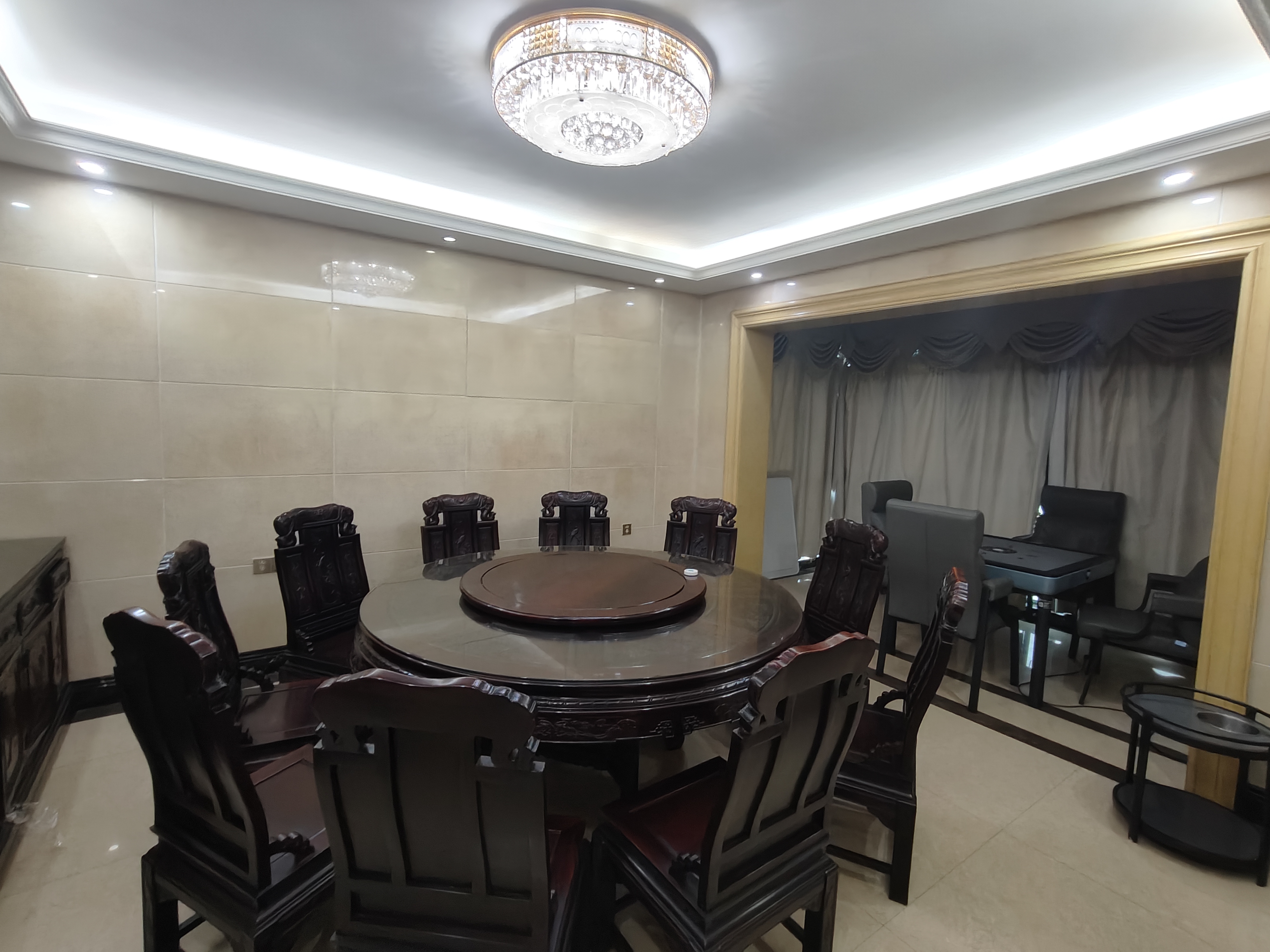 俊景花园 4室2厅2卫 85.0万 俊景花园 4室2厅2卫 85.0万客厅