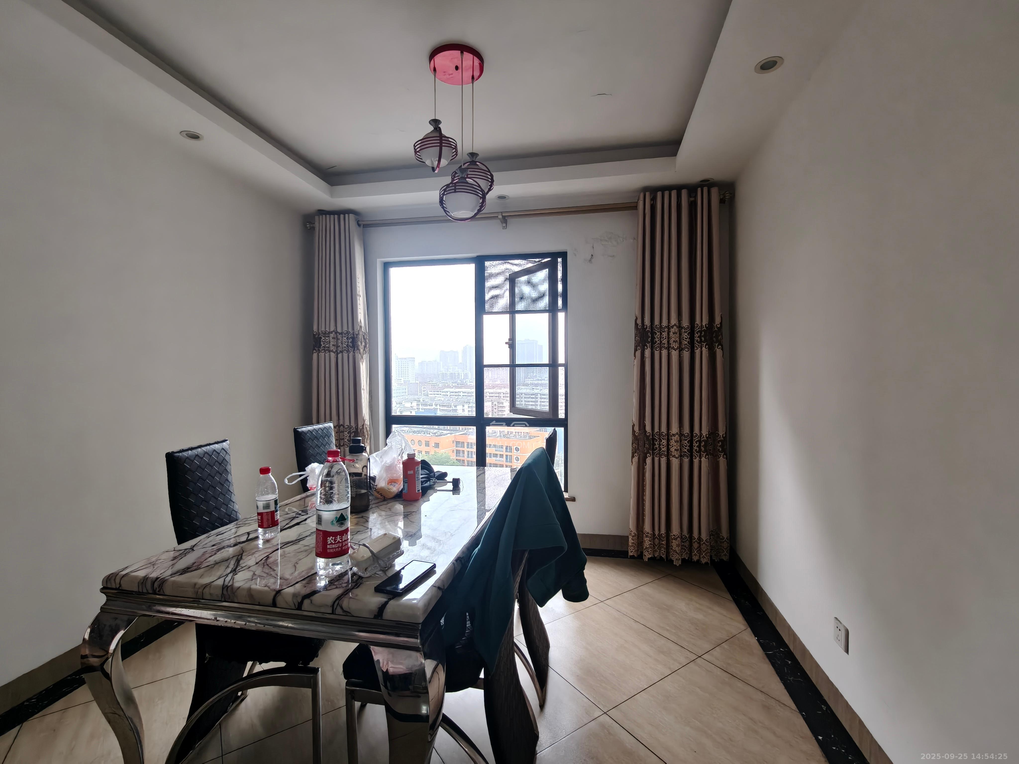 达美D6区 4室2厅2卫 4500.0元/月 达美D6区 4室2厅2卫 4500.0元/月室内图