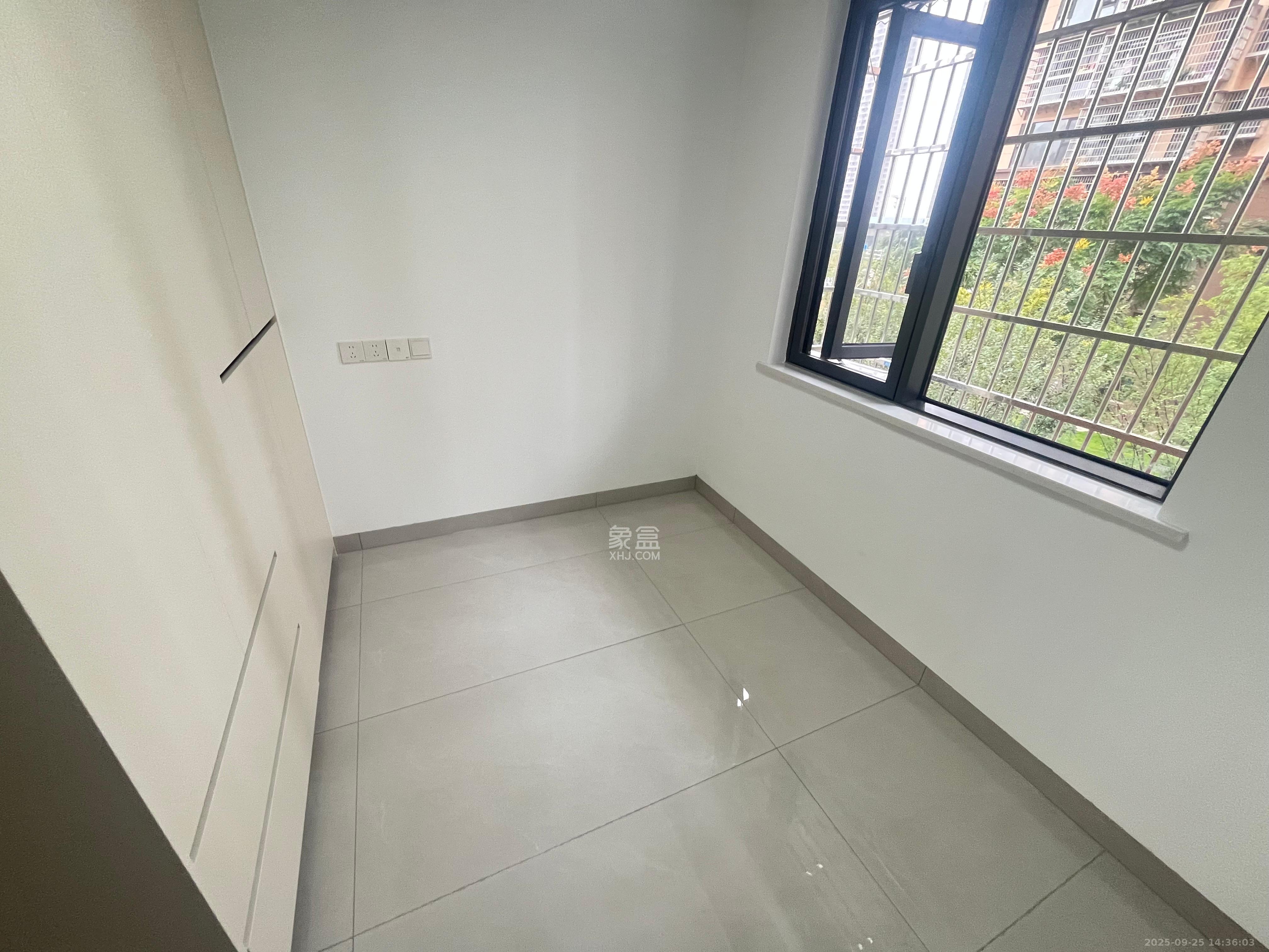 和景家园一期  3室2厅2卫   2400.00元/月室内图