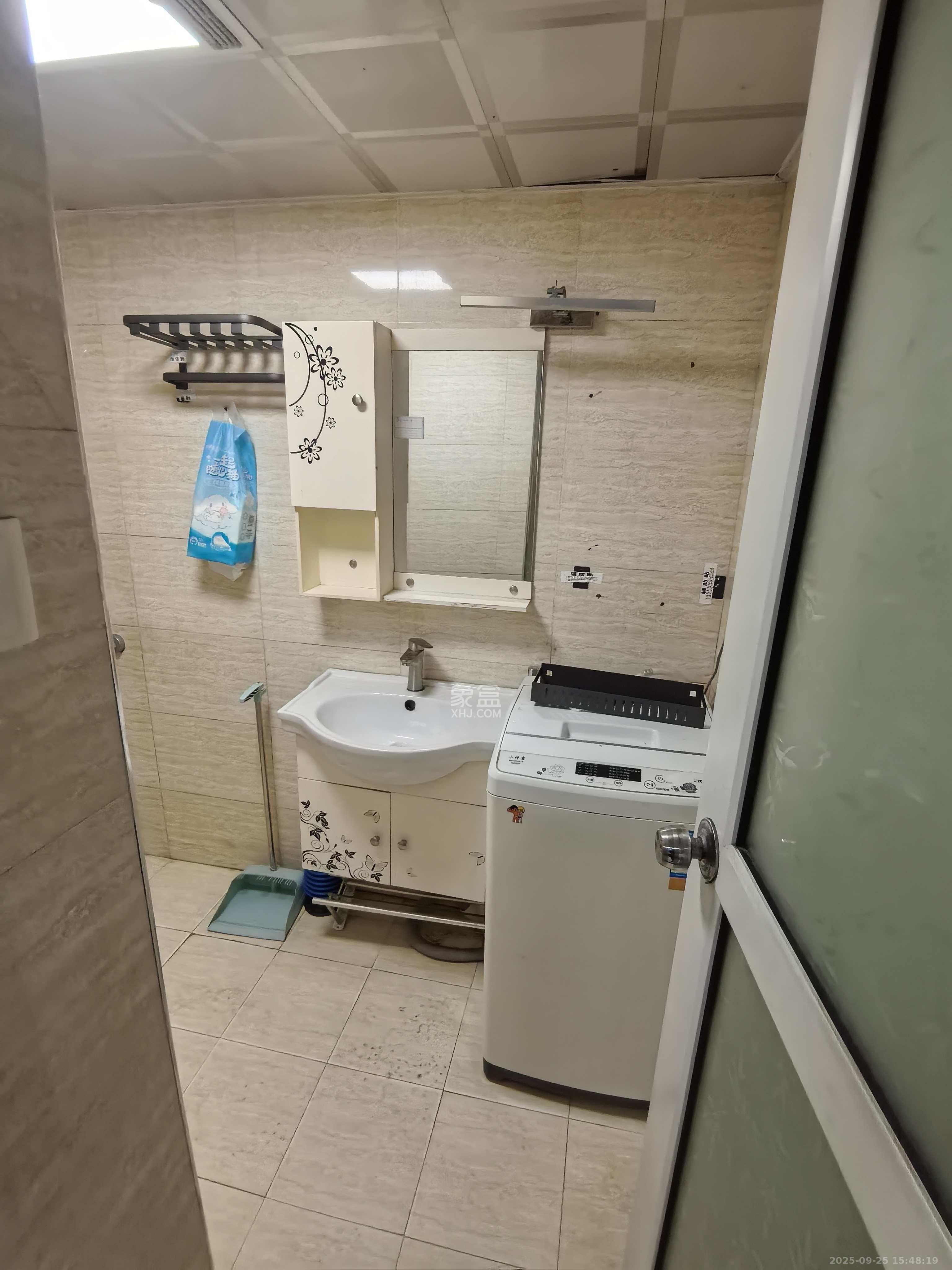 麓枫和苑 1室1厅1卫 1800.0元/月 麓枫和苑 1室1厅1卫 1800.0元/月室内图