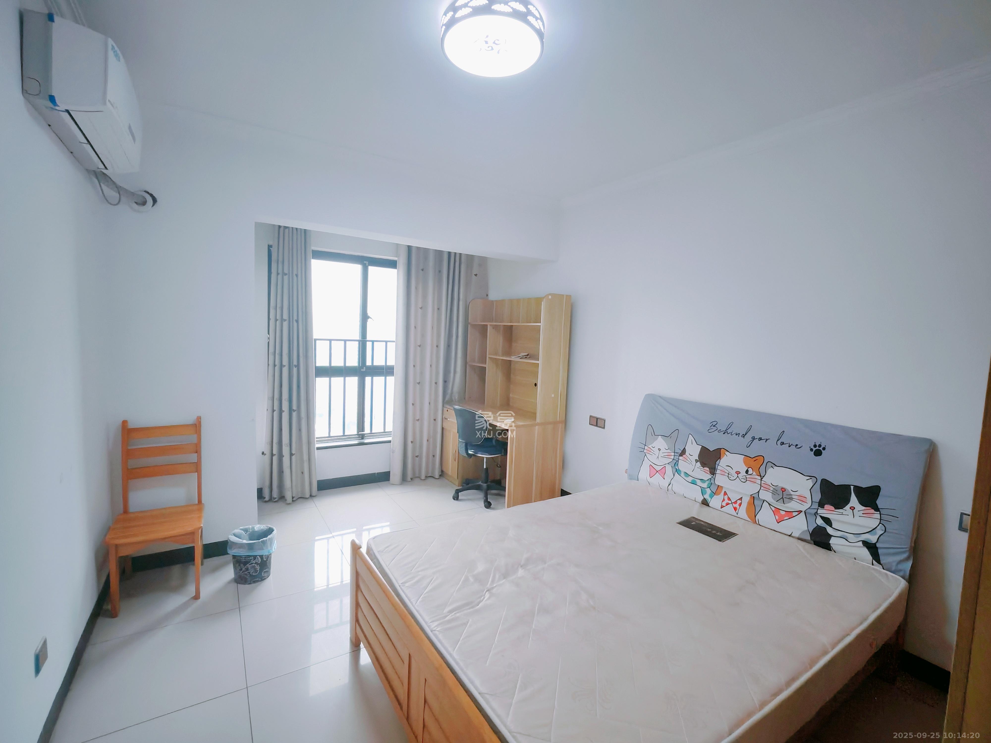 绿地中央广场  2室1厅1卫    2400.0元/月室内图