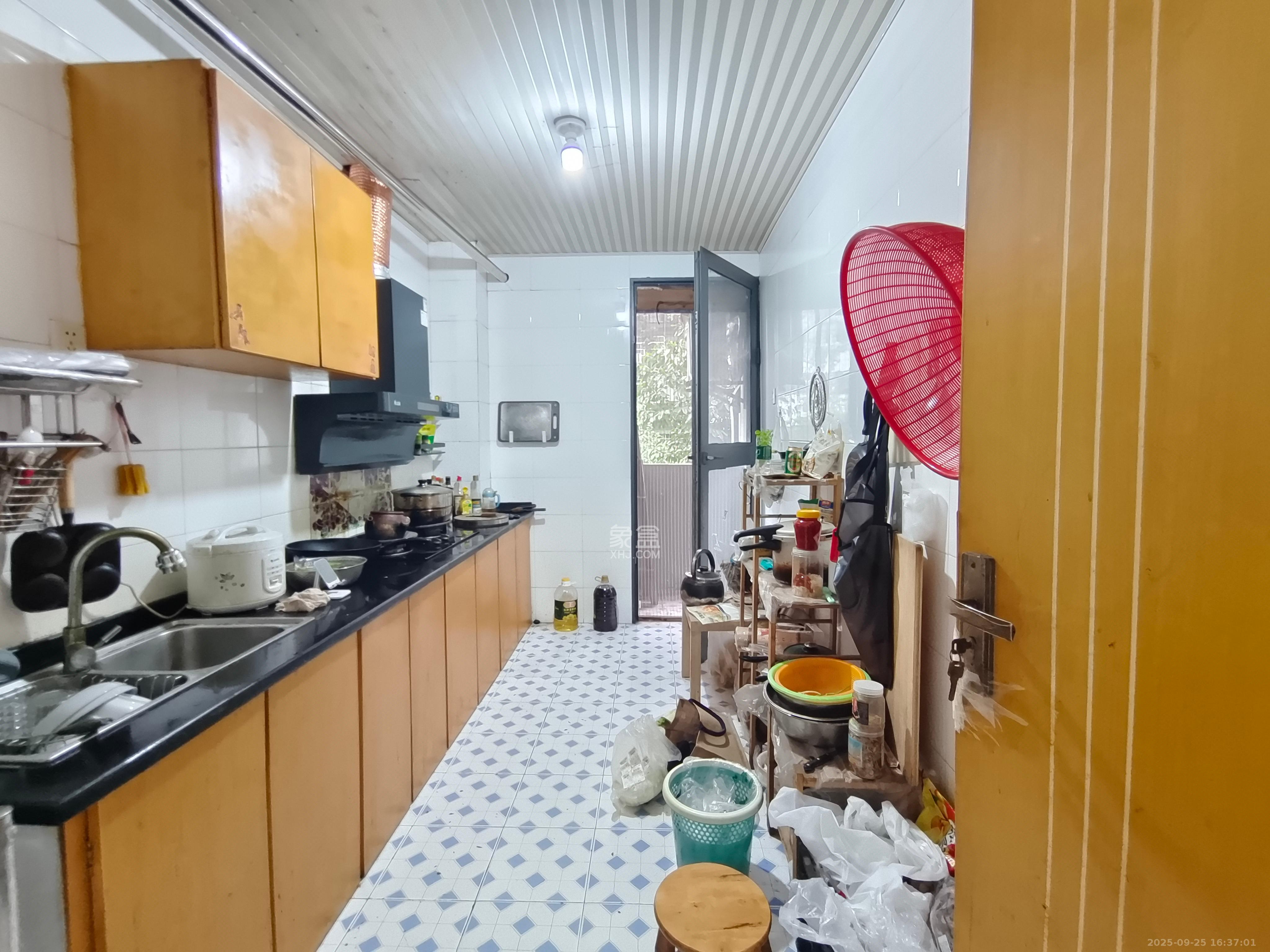 阳光100一期、四五期 4室2厅2卫 4300.0元/月 阳光100一期、四五期 4室2厅2卫 4300.0元/月室内图