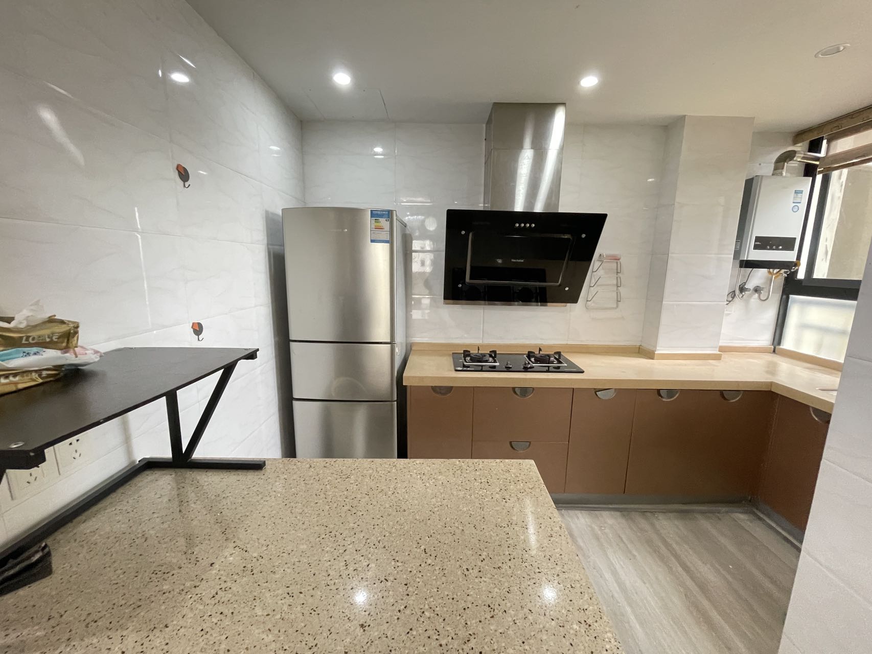 翡翠水城(住宅) 2室2厅1卫 122.0万 翡翠水城(住宅) 2室2厅1卫 122.0万客厅