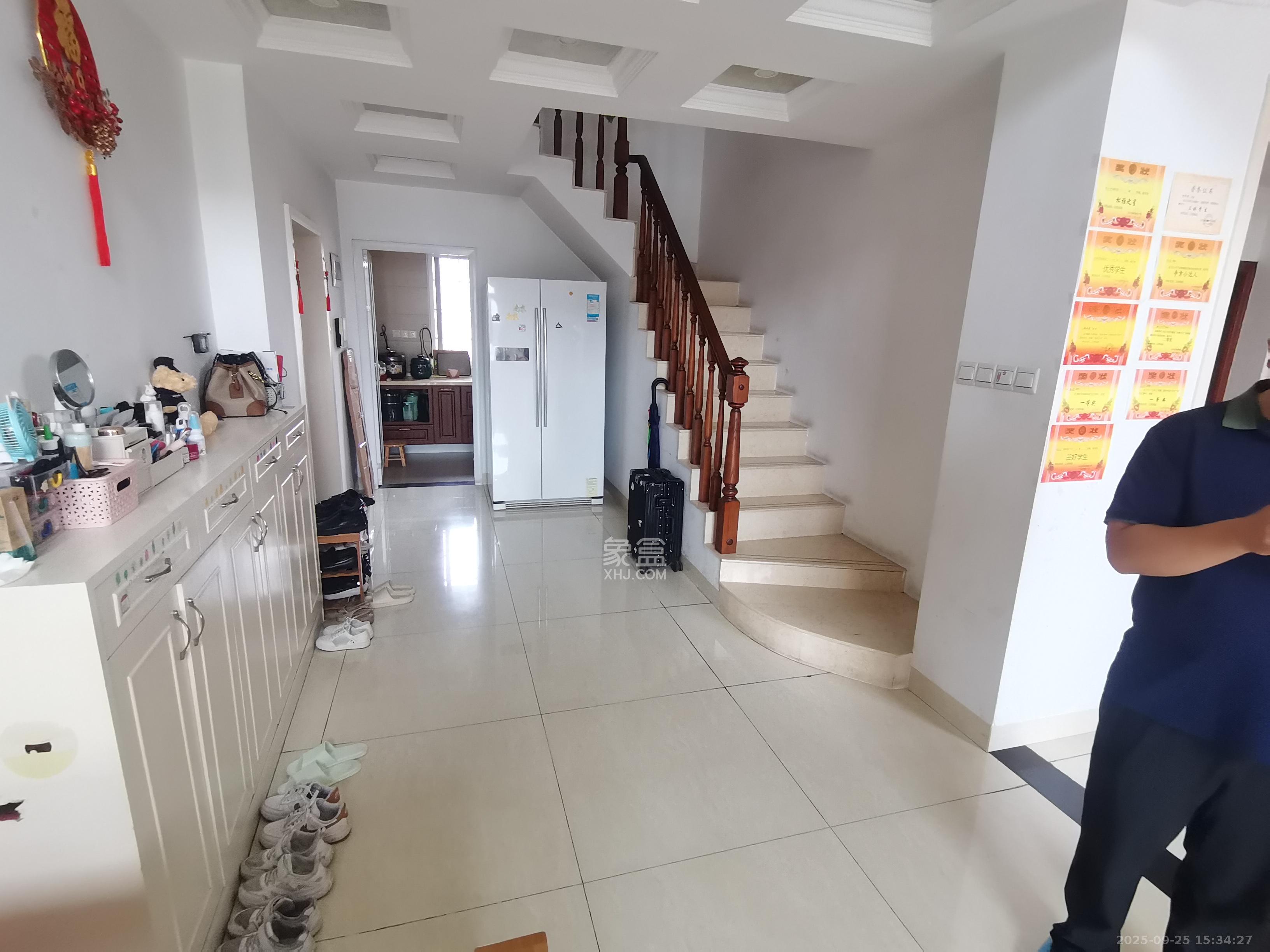 保利香槟国际  1室0厅0卫    2700.0元/月 保利香槟国际  1室0厅0卫    2700.0元/月室内图