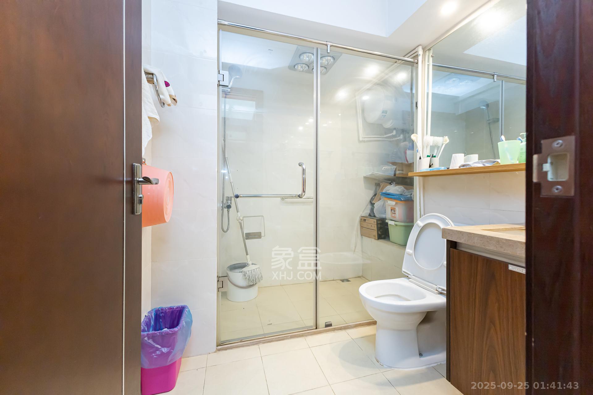 时代倾城一期 3室2厅2卫 84.0万 时代倾城一期 3室2厅2卫 84.0万卫生间