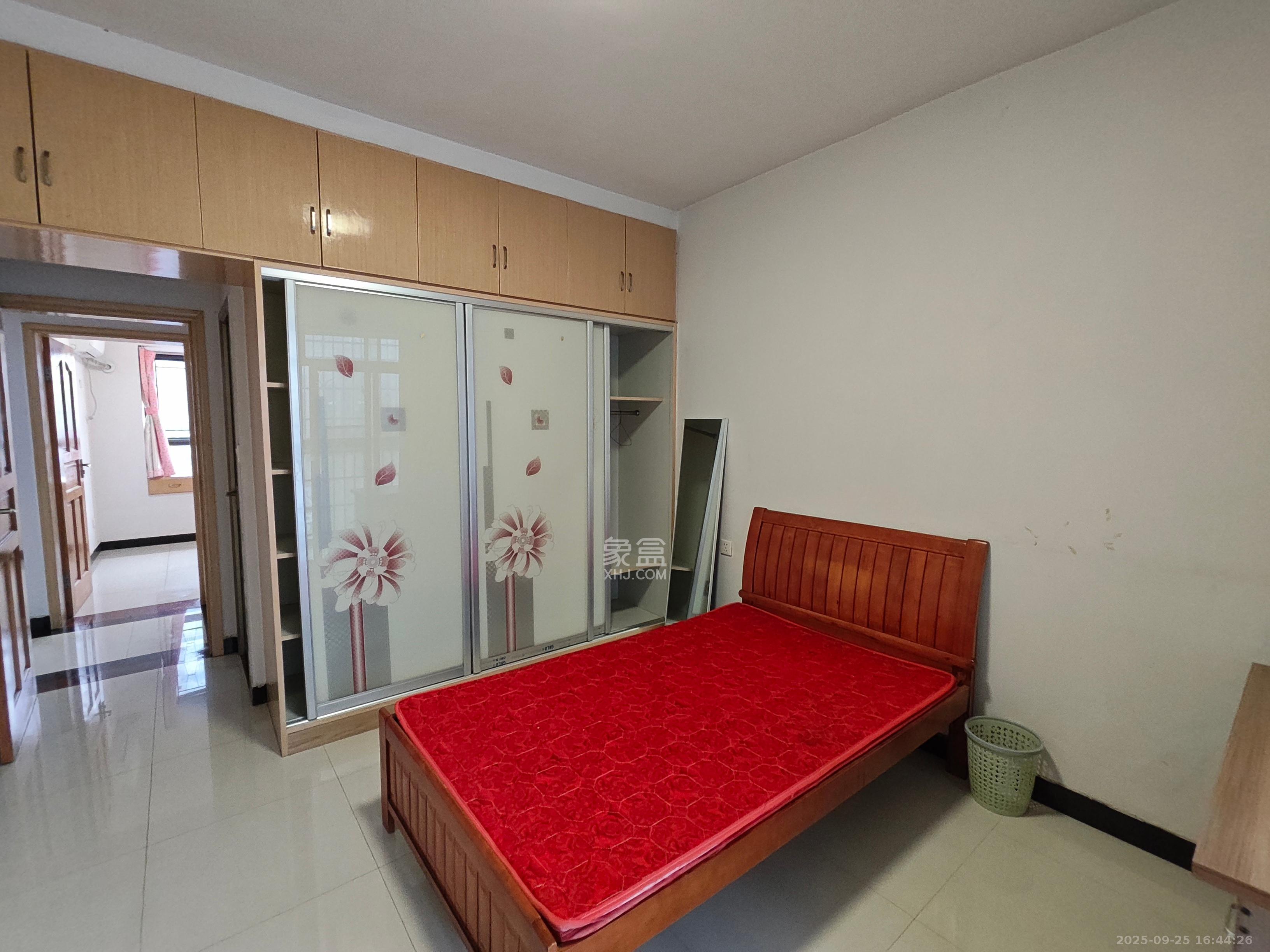 茶山馨苑  3室2厅2卫   2800.00元/月室内图