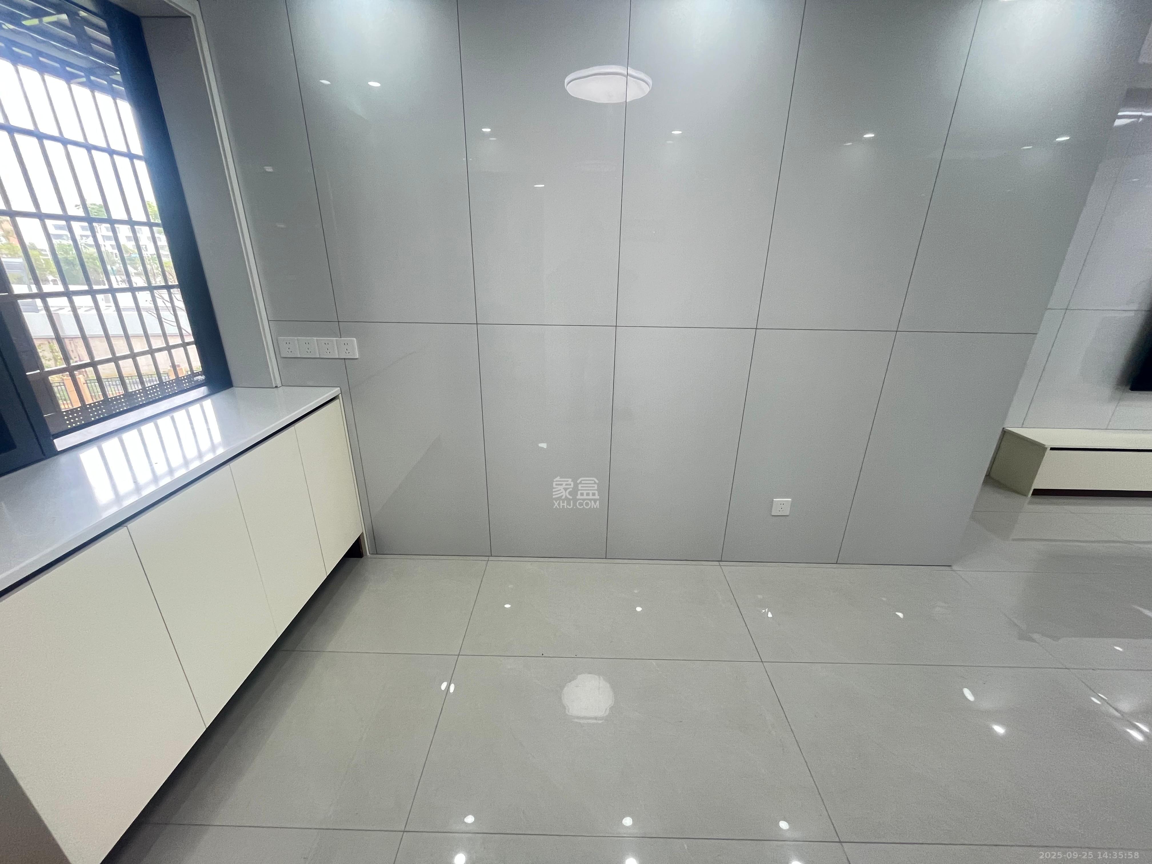 和景家园一期  3室2厅2卫   2400.00元/月室内图