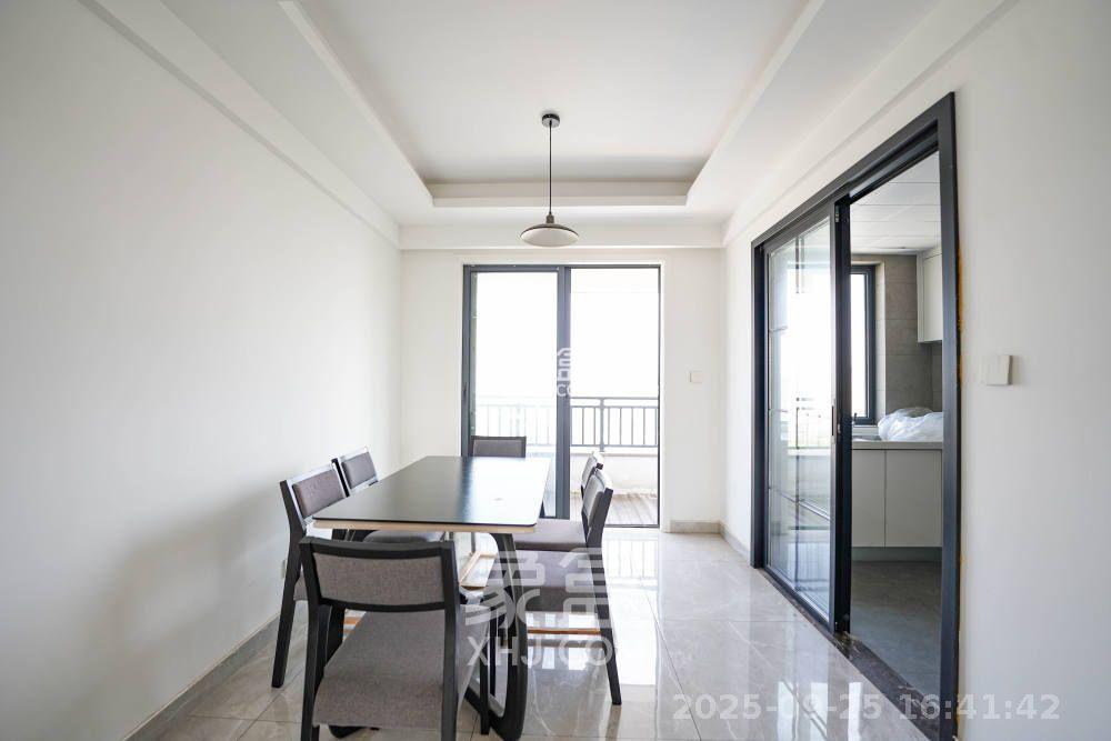 五矿万境蓝山  3室2厅1卫    2400.0元/月 五矿万境蓝山  3室2厅1卫    2400.0元/月室内图