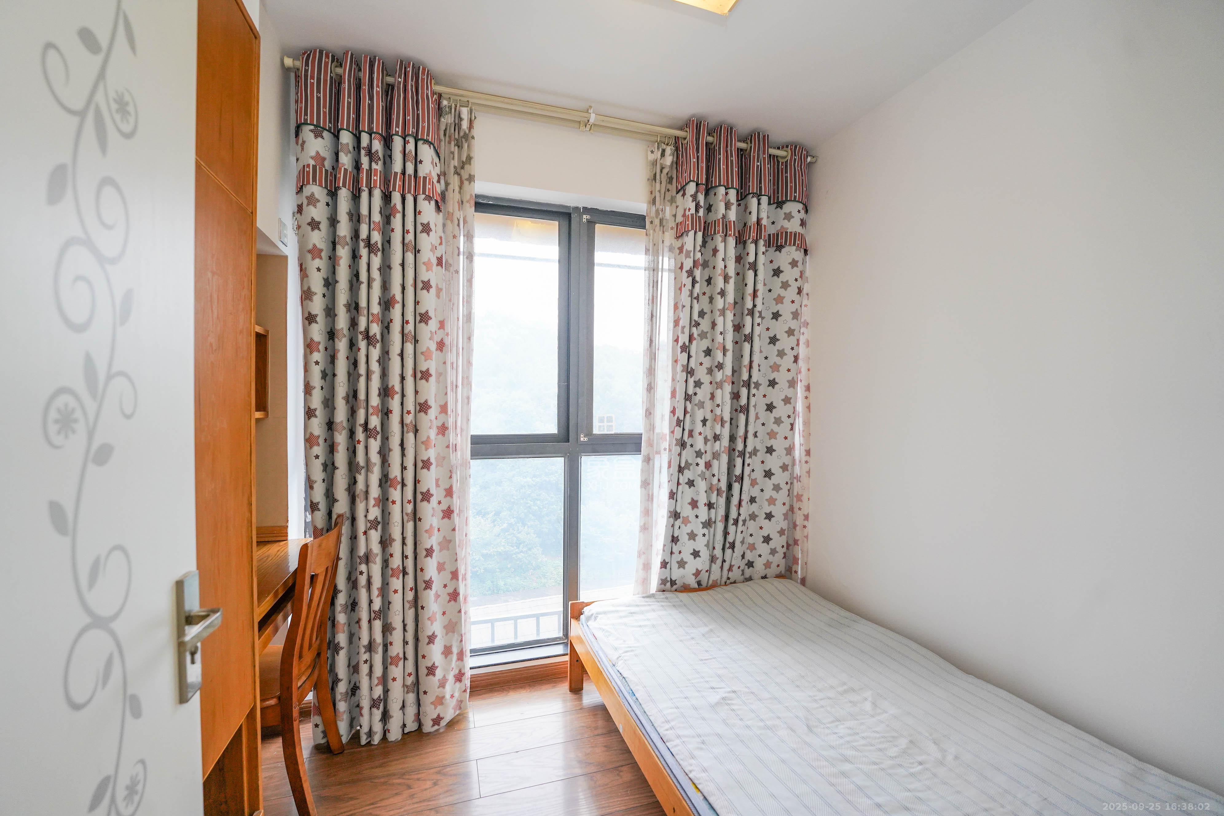 山水嘉园 3室2厅1卫 56.0万 山水嘉园 3室2厅1卫 56.0万卧室