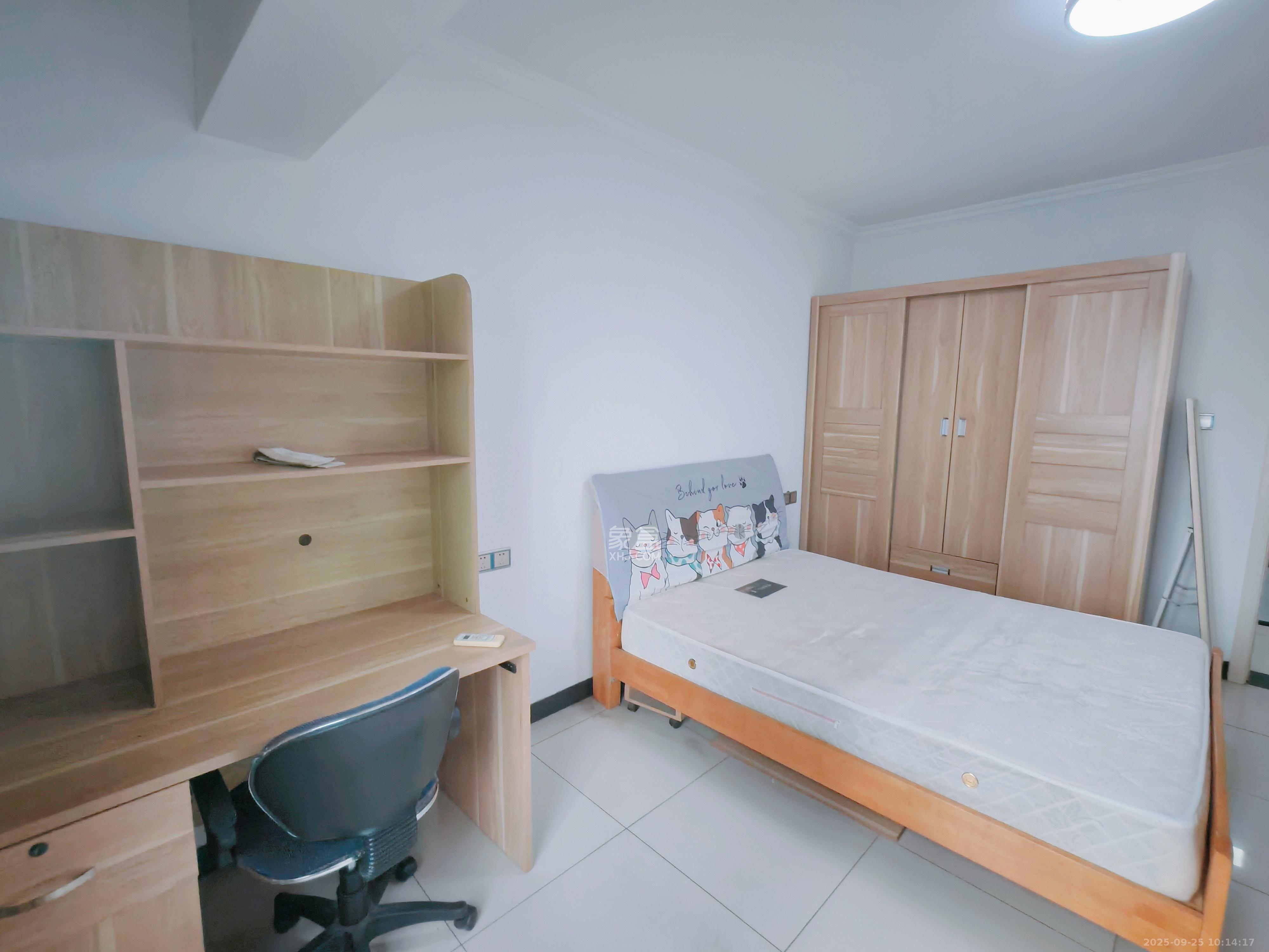 绿地中央广场  2室1厅1卫    2400.0元/月室内图