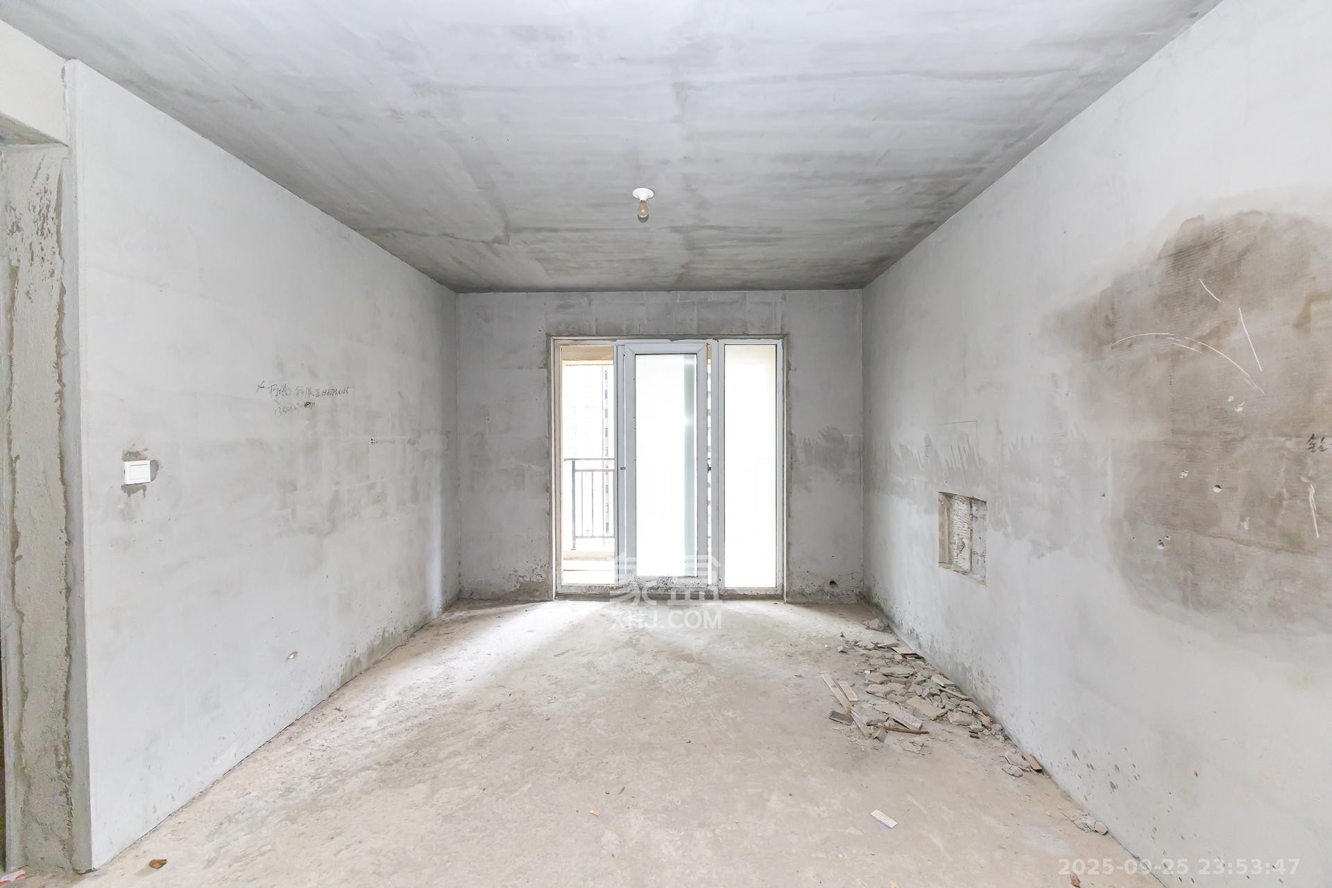 嘉宇银杉(嘉宇西苑) 3室2厅2卫 75.0万 嘉宇银杉(嘉宇西苑) 3室2厅2卫 75.0万客厅