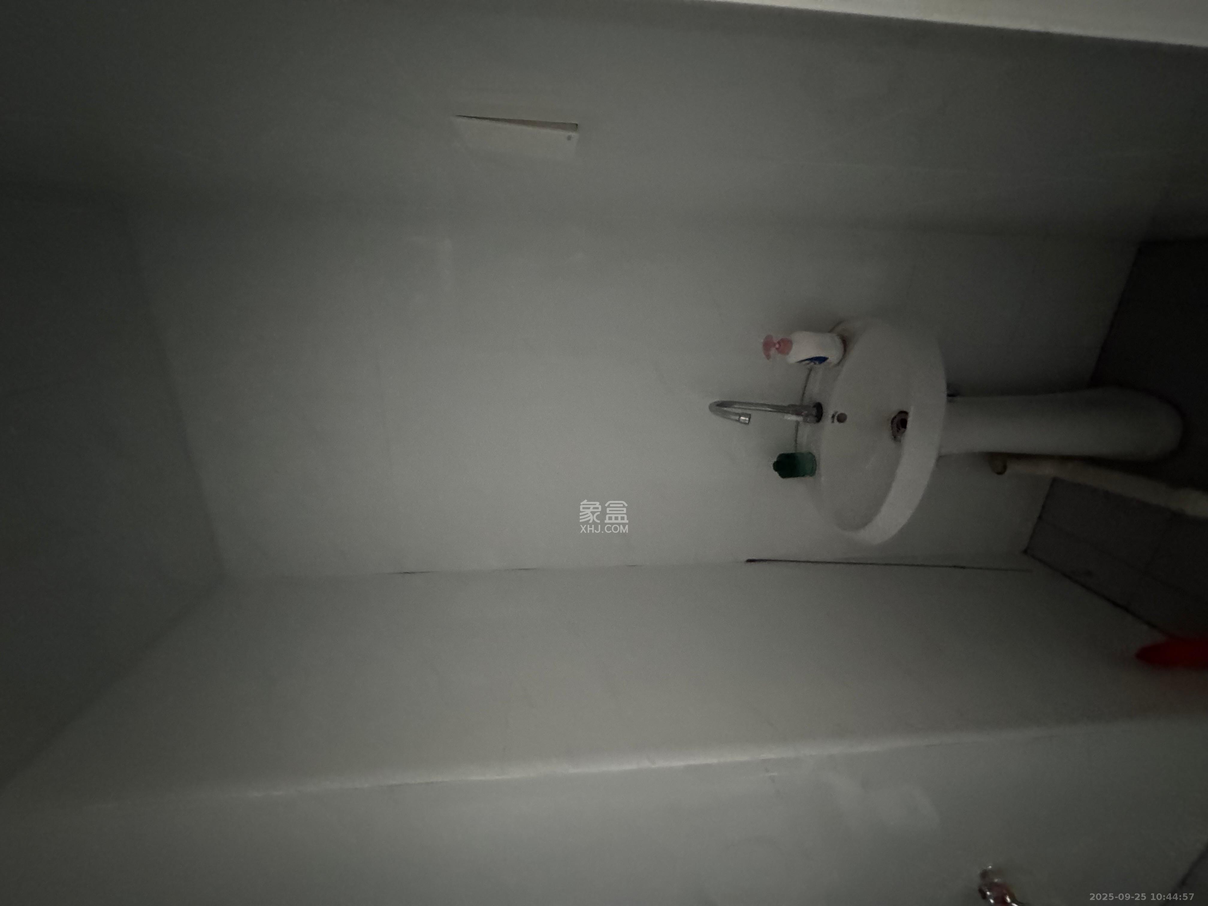 湘域中央  1室1厅1卫    1800.0元/月室内图