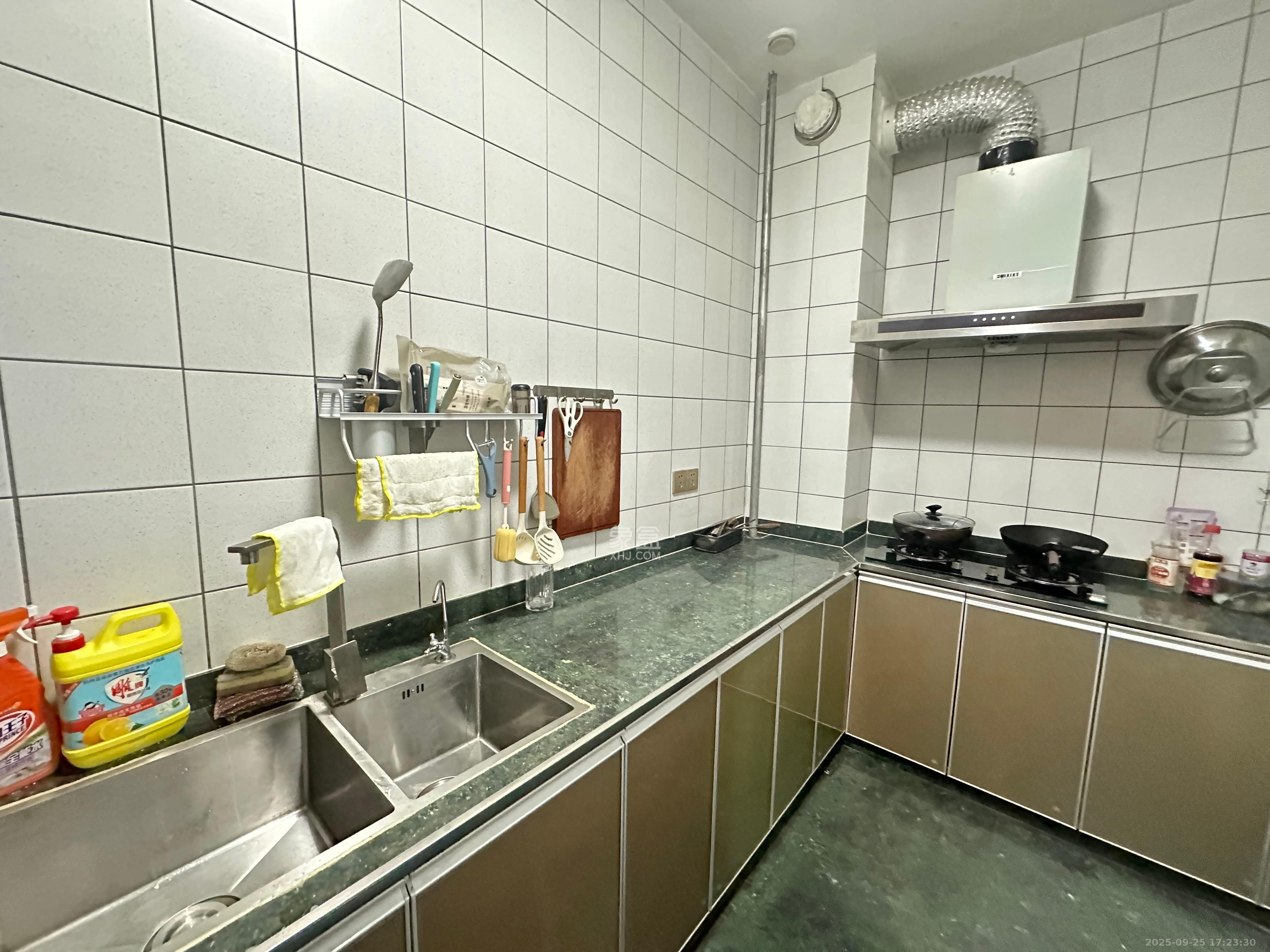 剑桥名门  2室1厅1卫    1800.0元/月室内图