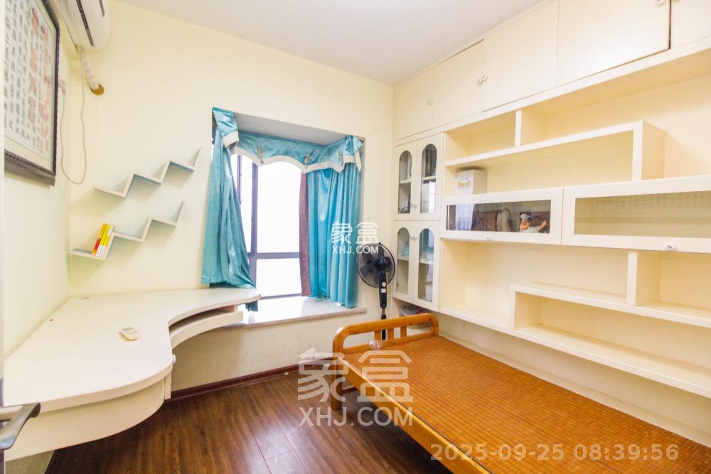 上海城小区 4室2厅2卫 2700.0元/月 上海城小区 4室2厅2卫 2700.0元/月室内图