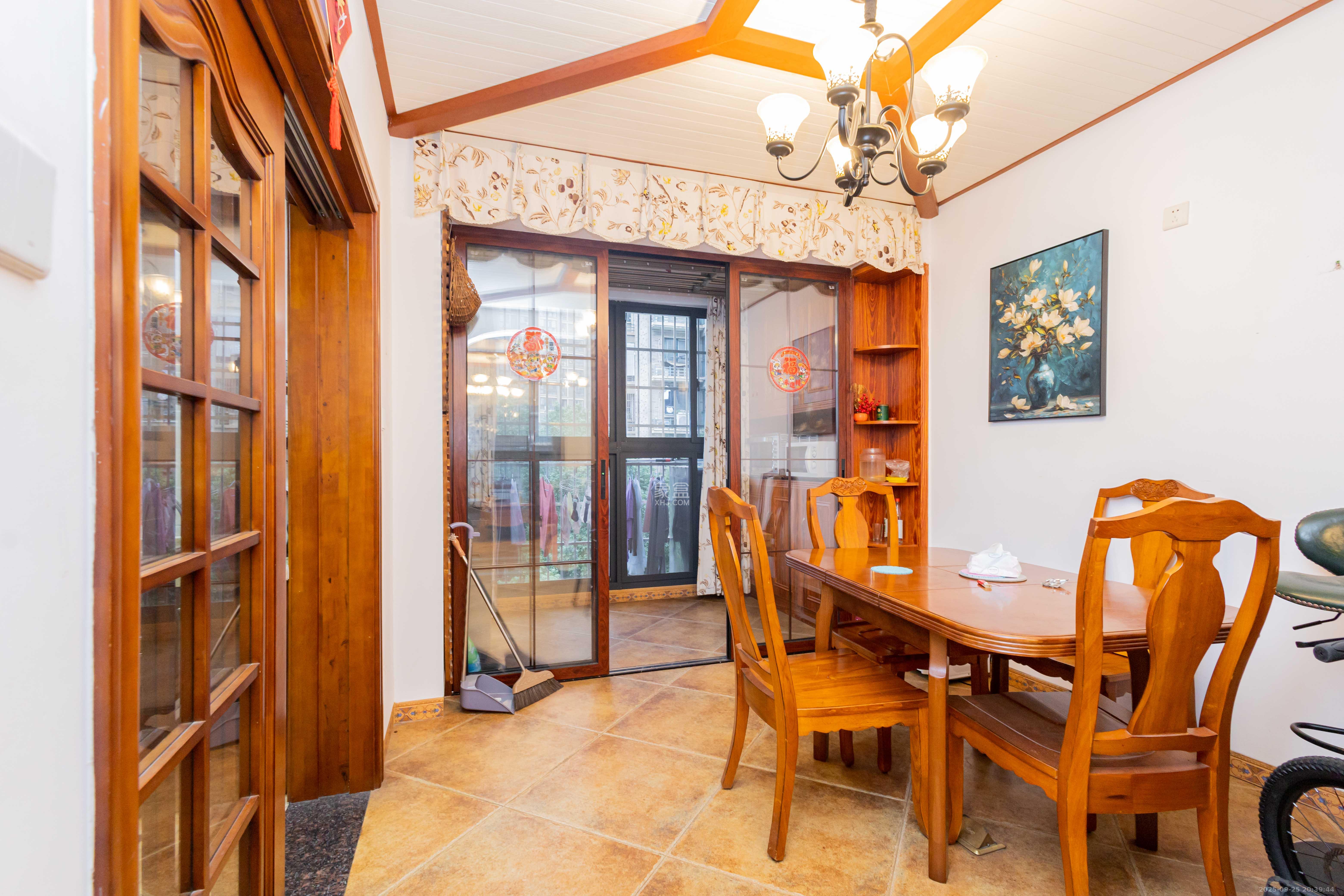 博雅湘水湾  3室2厅2卫    65.8万客厅