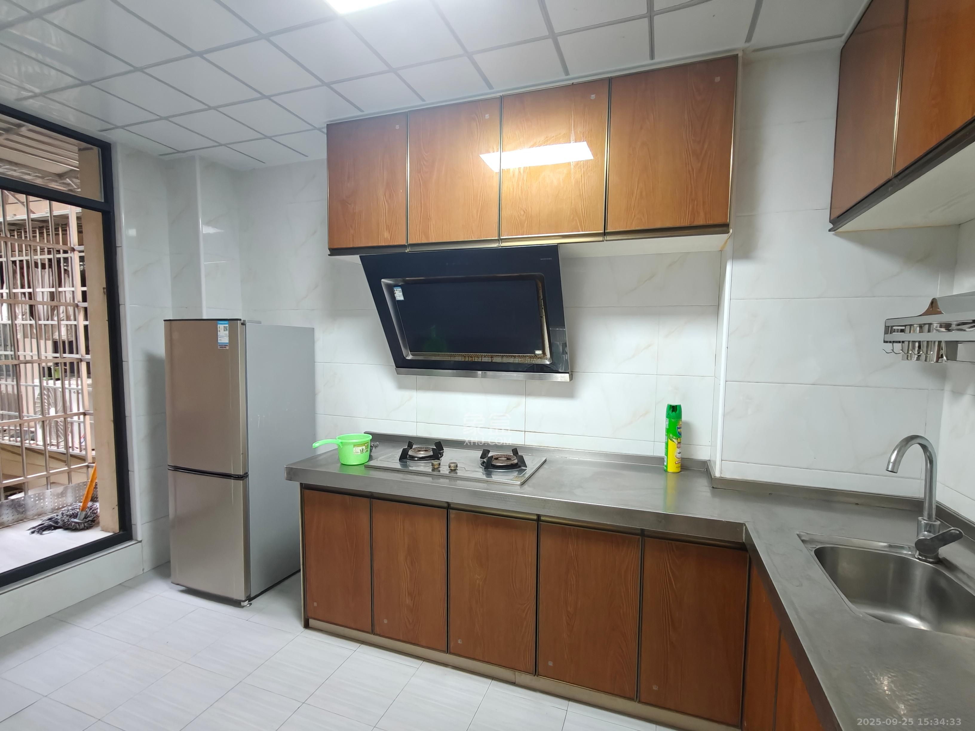 和康园小区 3室2厅1卫 2300.0元/月 和康园小区 3室2厅1卫 2300.0元/月室内图