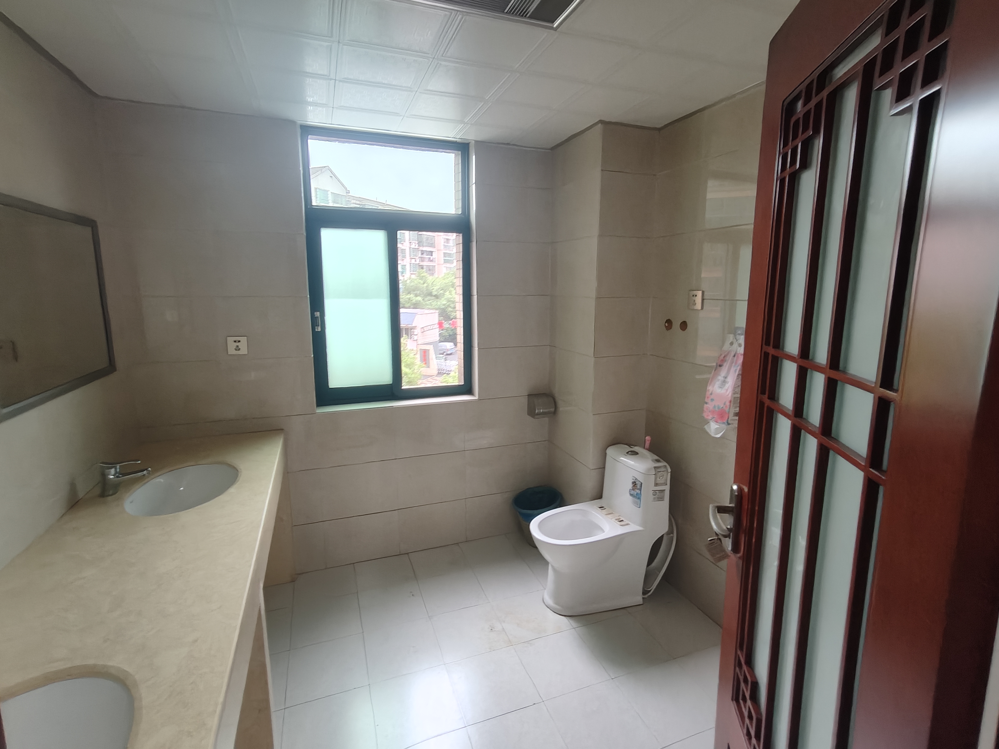 俊景花园  4室2厅2卫    85.0万客厅