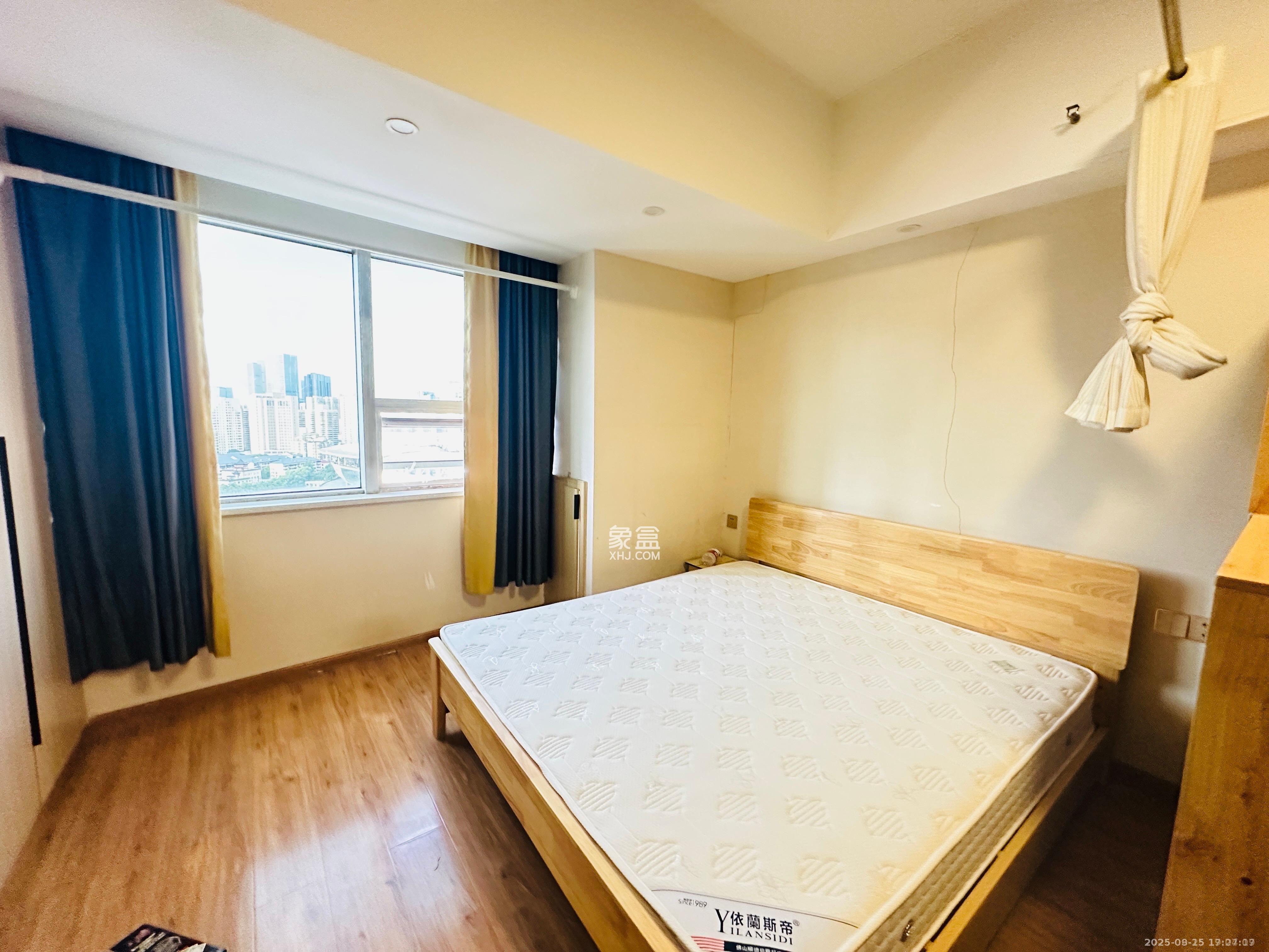 佳程C+公寓  1室1厅1卫    1700.0元/月室内图