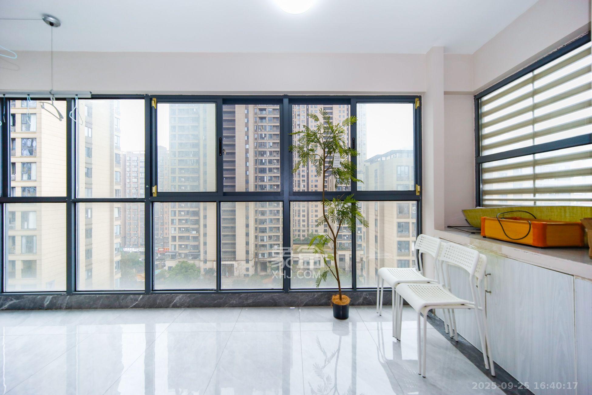 华润翡翠府 3室2厅2卫 3500.0元/月 华润翡翠府 3室2厅2卫 3500.0元/月室内图