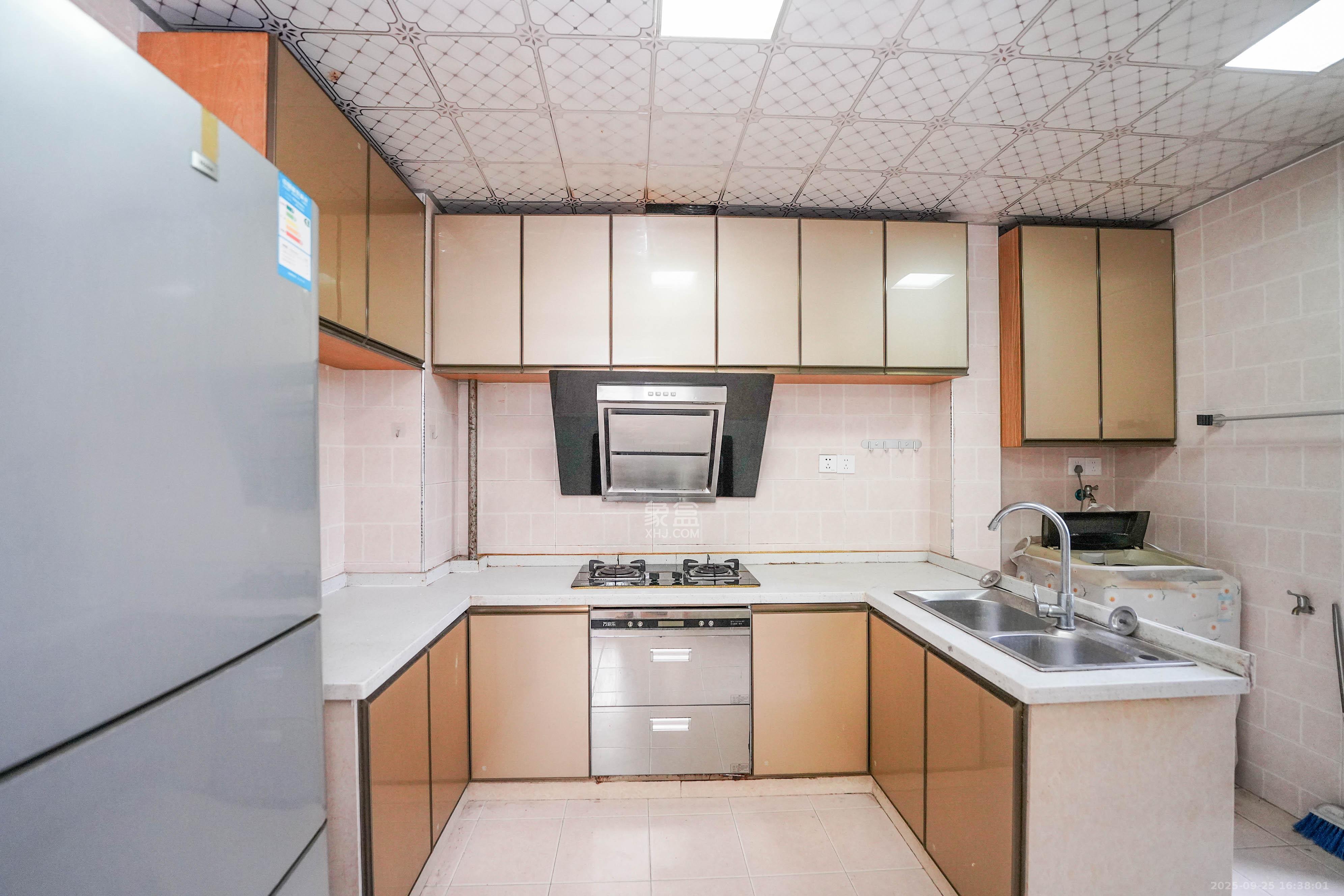 山水嘉园 3室2厅1卫 56.0万 山水嘉园 3室2厅1卫 56.0万厨房